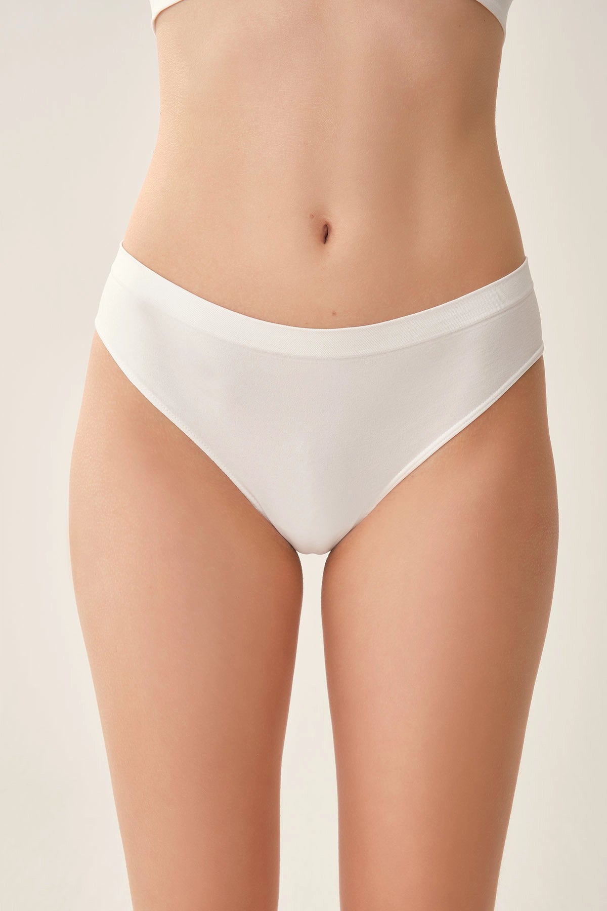 Beyaz Seamless Tanga
