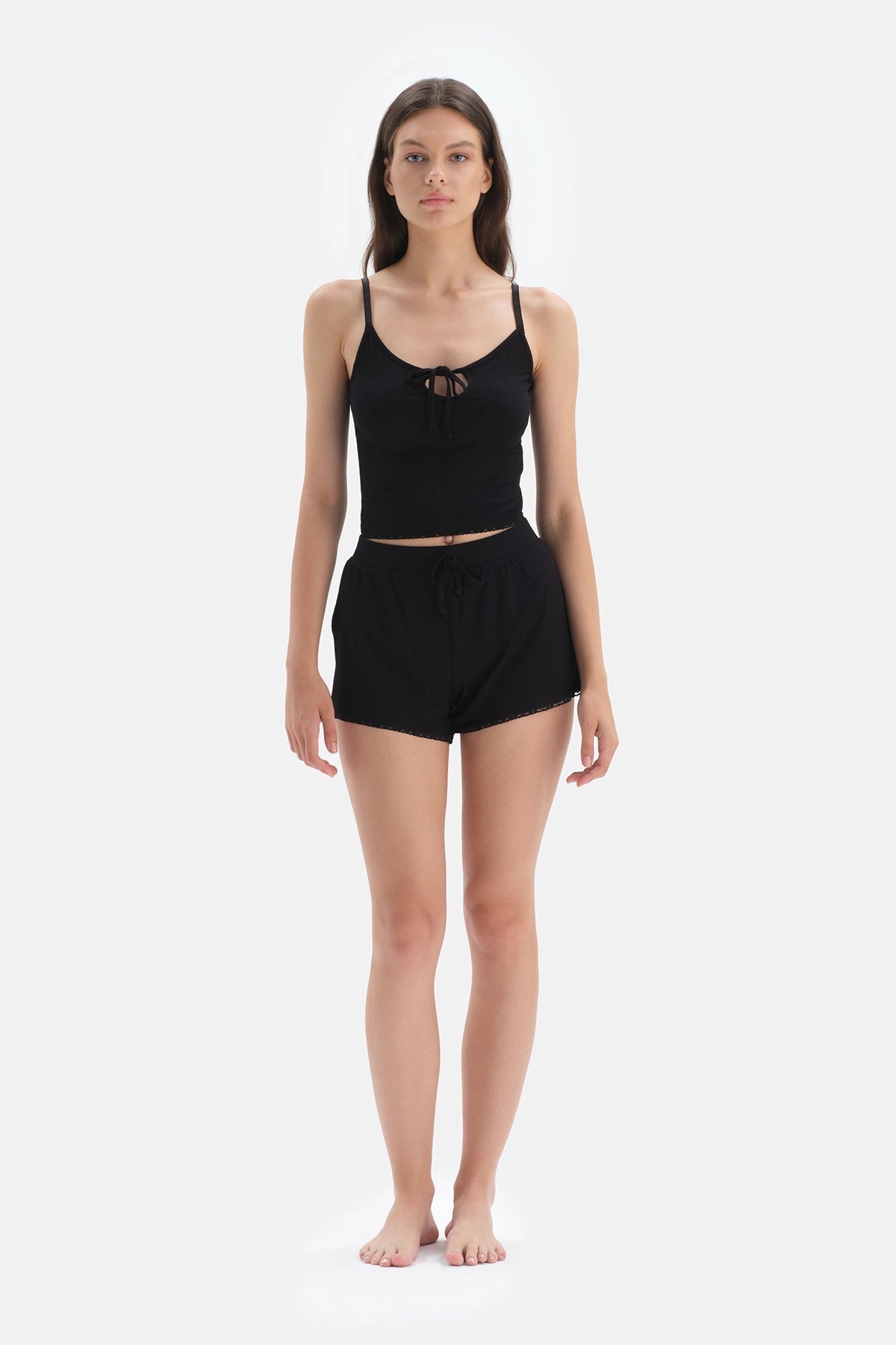 Siyah Askılı Viskon Pijama Üstü