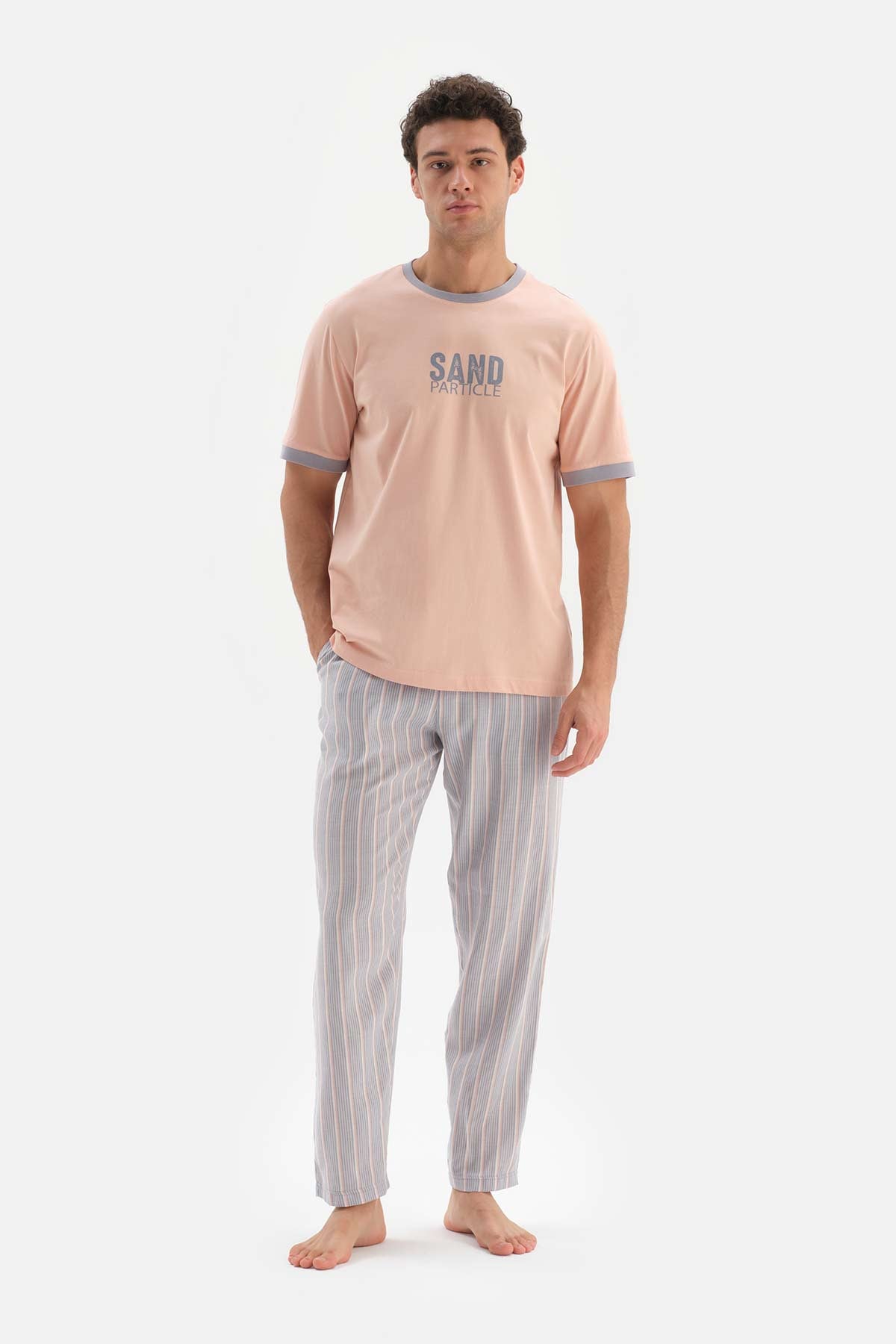 Somon Baskılı Üst Çizgili Dokuma Alt Pijama Takımı