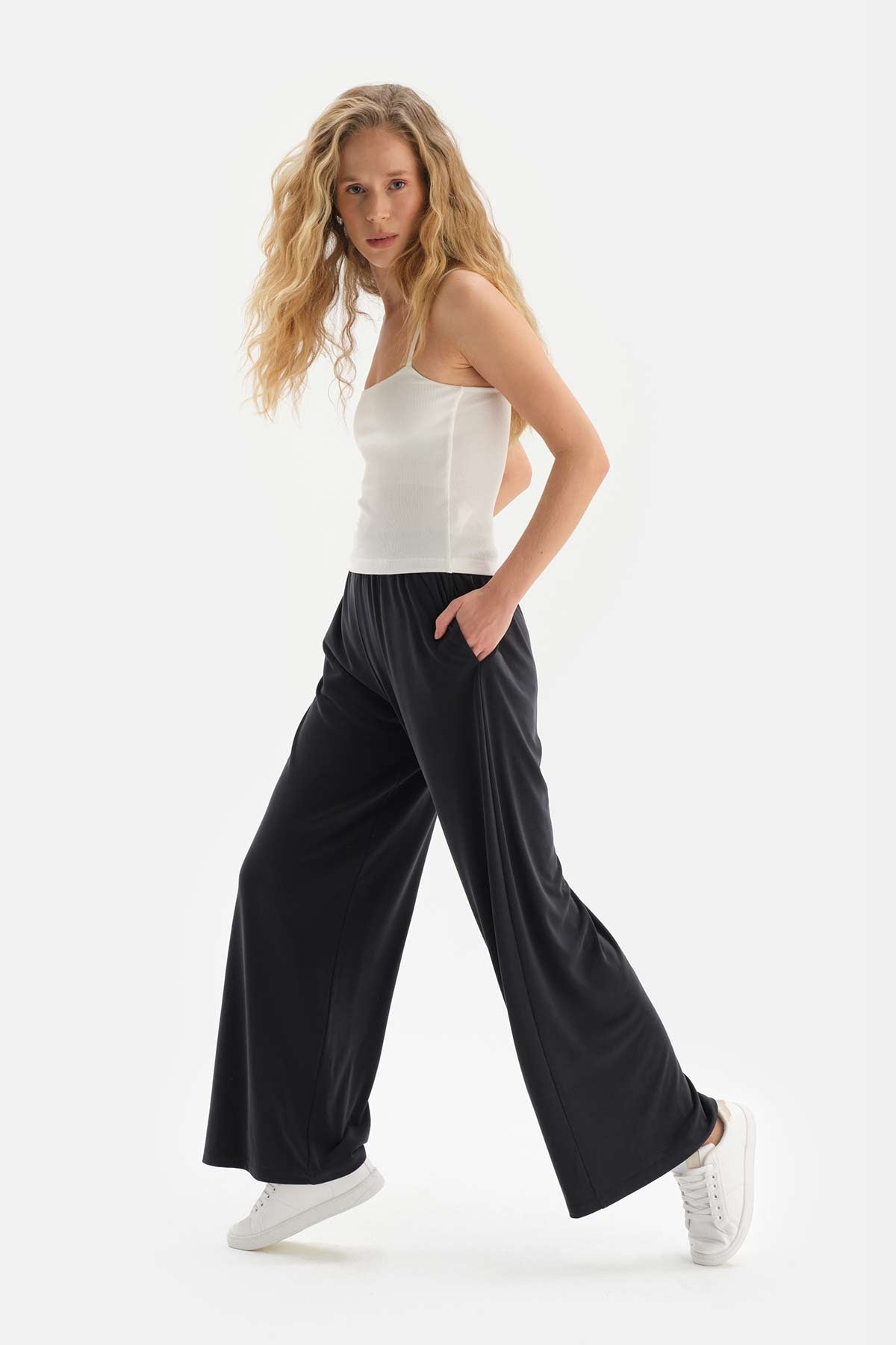 Siyah Beli Lastikli Geniş Paça Cupro Pantolon