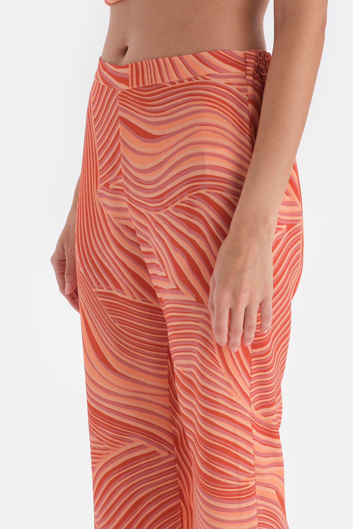 Kiremit Metraj Baskılı Askılı Saten Pijama Takımı
