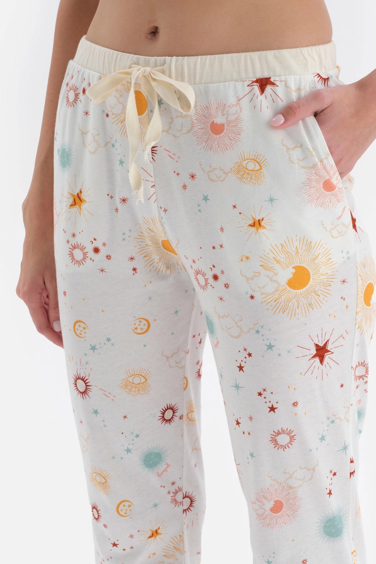 Kırık Beyaz Desenli Kısa Kollu Jogger Pamuklu Pijama Takımı