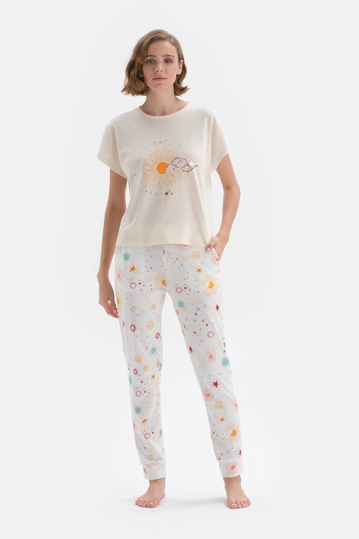 Kırık Beyaz Desenli Kısa Kollu Jogger Pamuklu Pijama Takımı