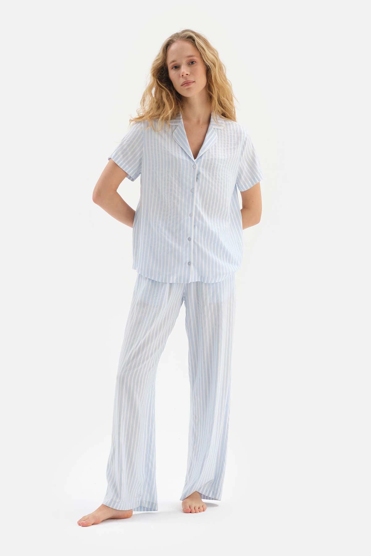 Açıkmavi Çizgili Biye Detaylı Viskon Pijama Takımı