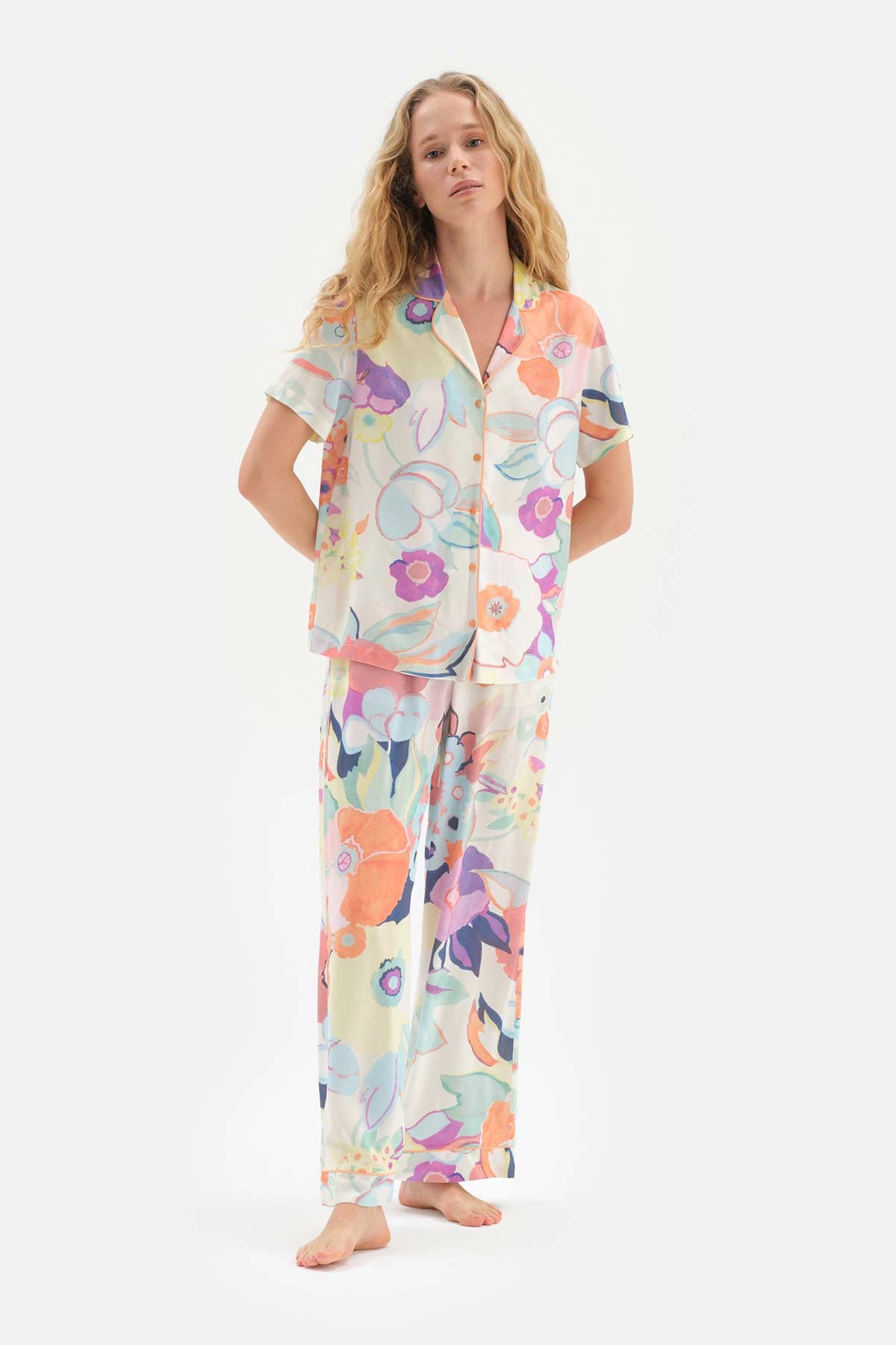 Turuncu Gömlek Yaka Çiçek Desenli Dokuma Pijama Takımı