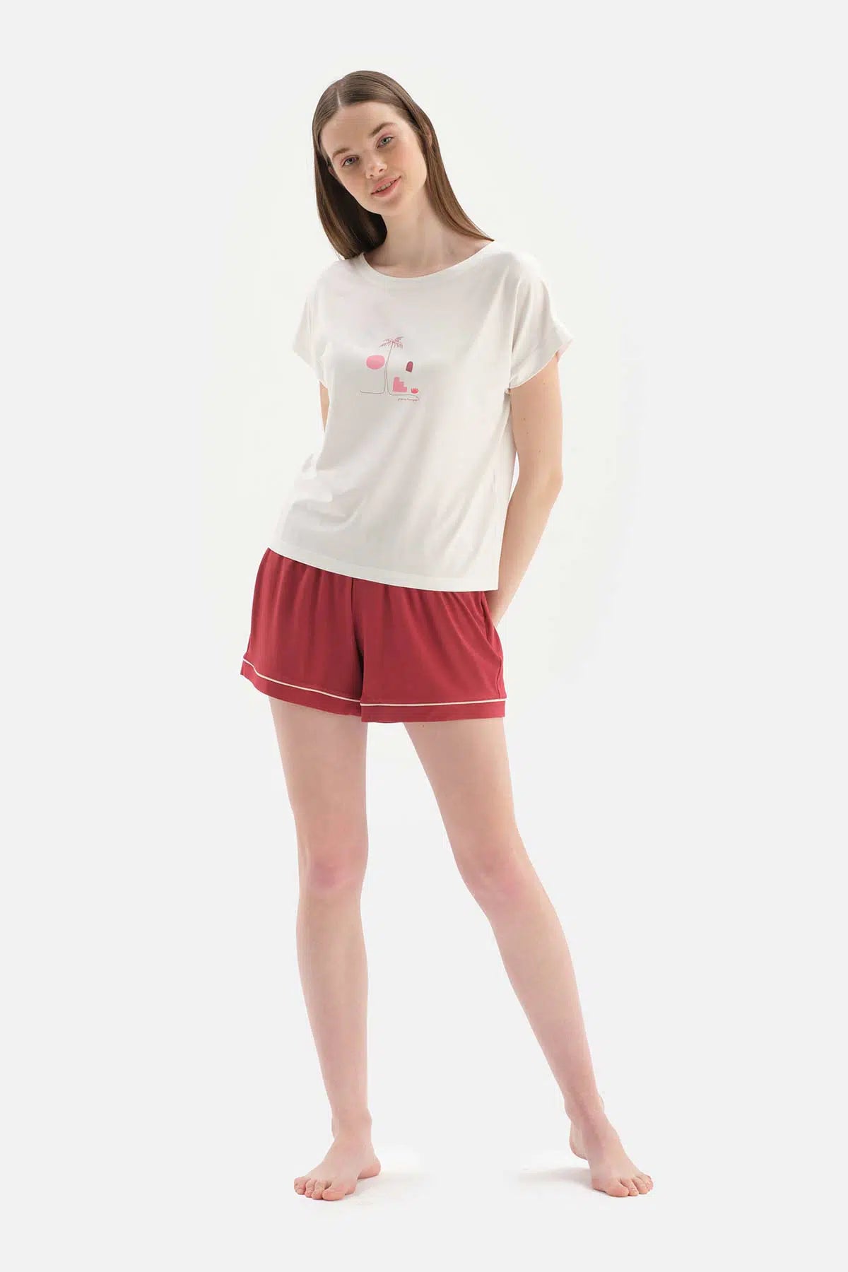 Beyaz Kısa Kollu Önü Baskılı Viskon Şortlu Pijama Takımı