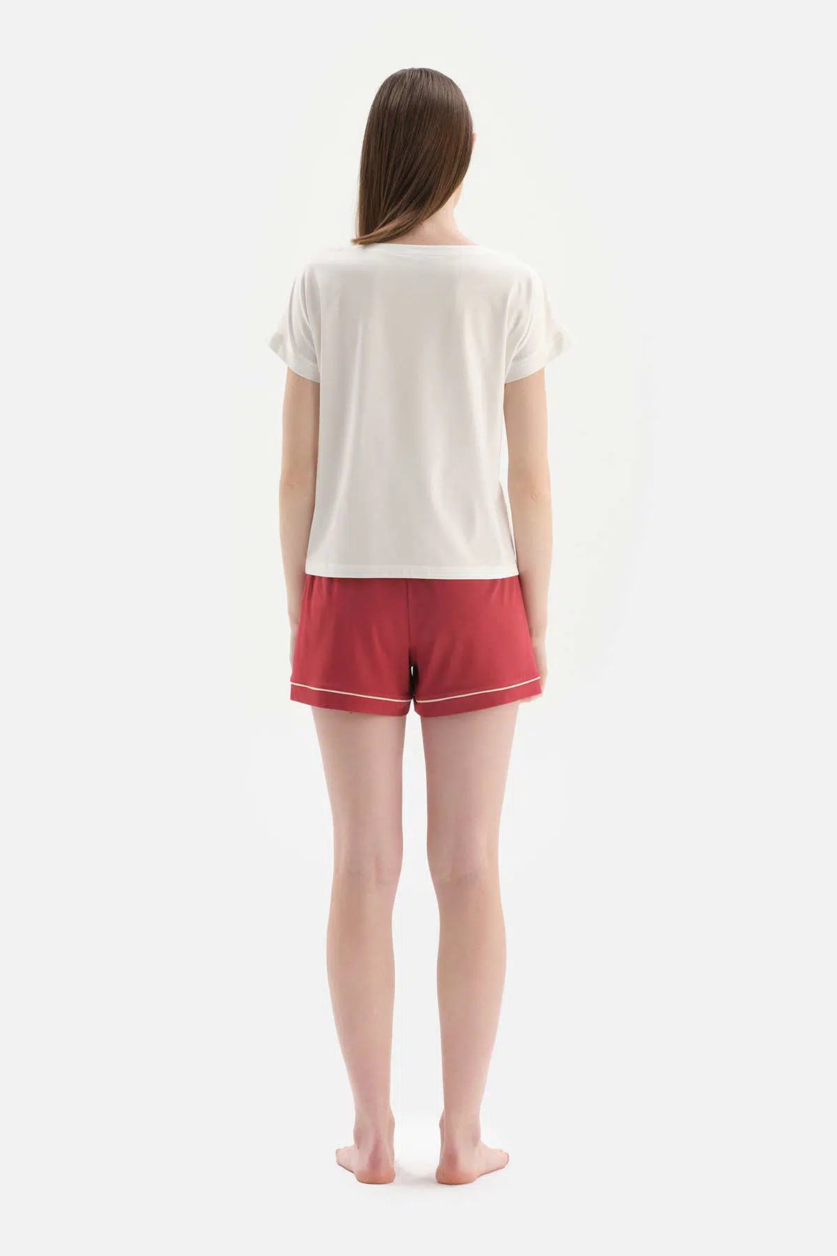 Beyaz Kısa Kollu Önü Baskılı Viskon Şortlu Pijama Takımı