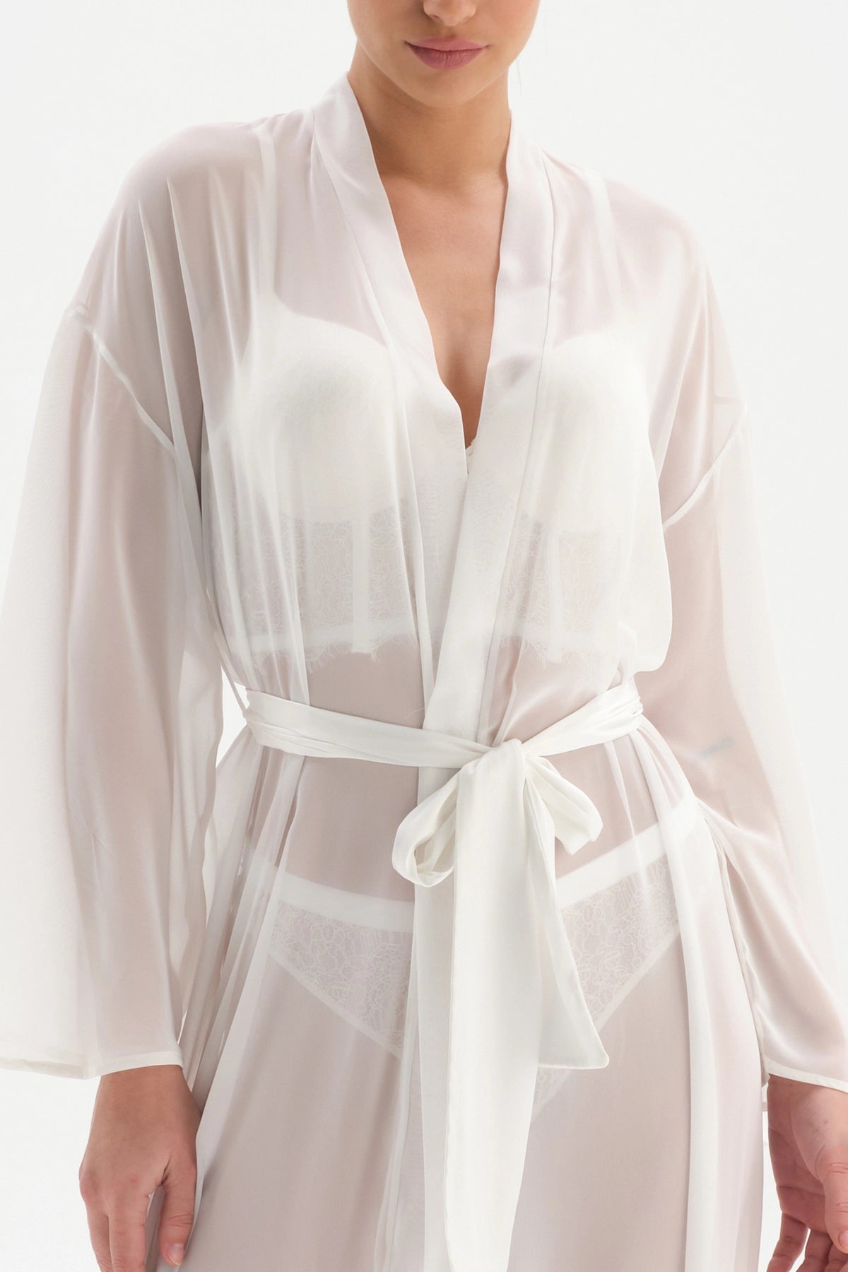 Beyaz Bride Dantel Detaylı Şifon Sabahlık