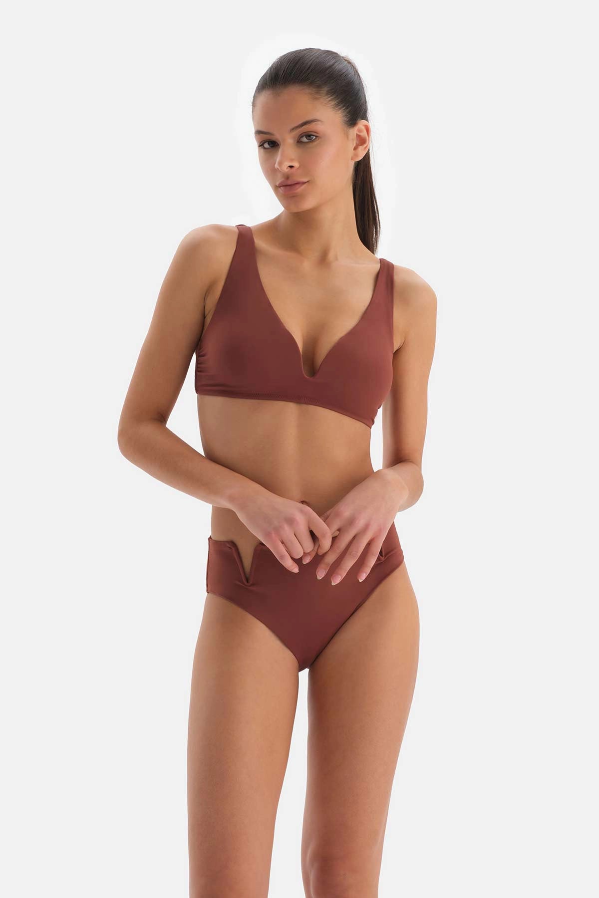 Kahve Üçgen Geniş V Tel Bikini Üstü