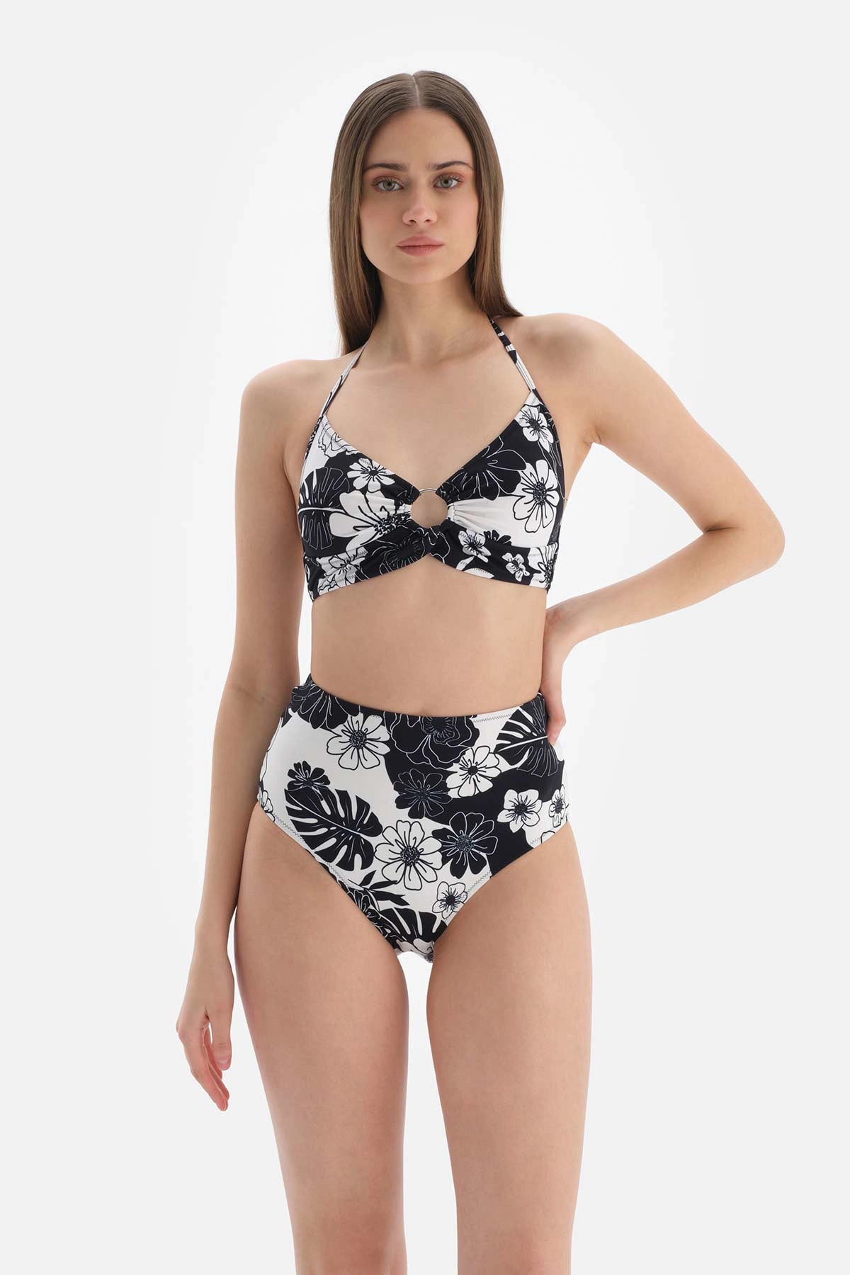 Siyah Beyaz Üçgen Geniş Bikini Üstü