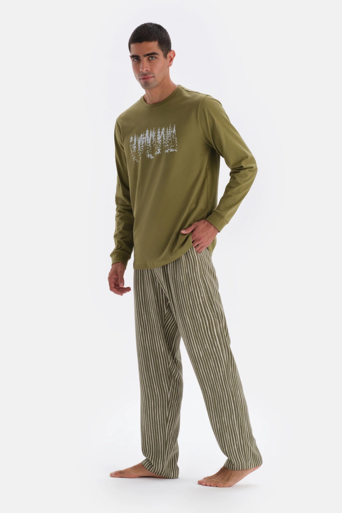 Yeşil Baskı Detaylı Uzun Kollu Altı Dokuma Pijama Takımı