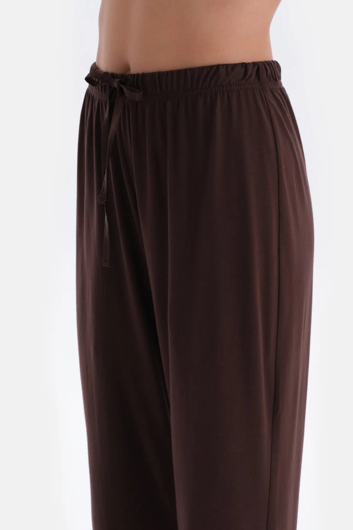 Koyu Kahve Saten Paça Detaylı Gömlek Pantolon Pijama Takımı