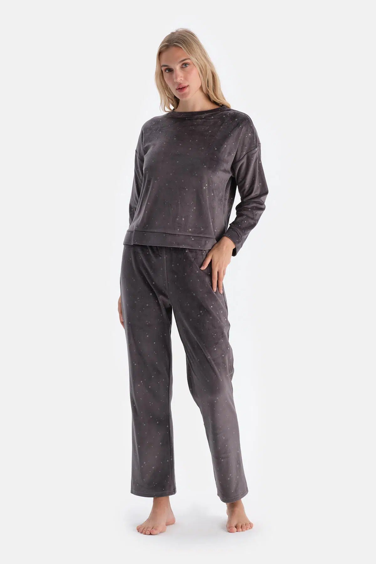 Siyah Parlak Yıldız Baskılı Uzun Kollu Kadife Pijama Takımı
