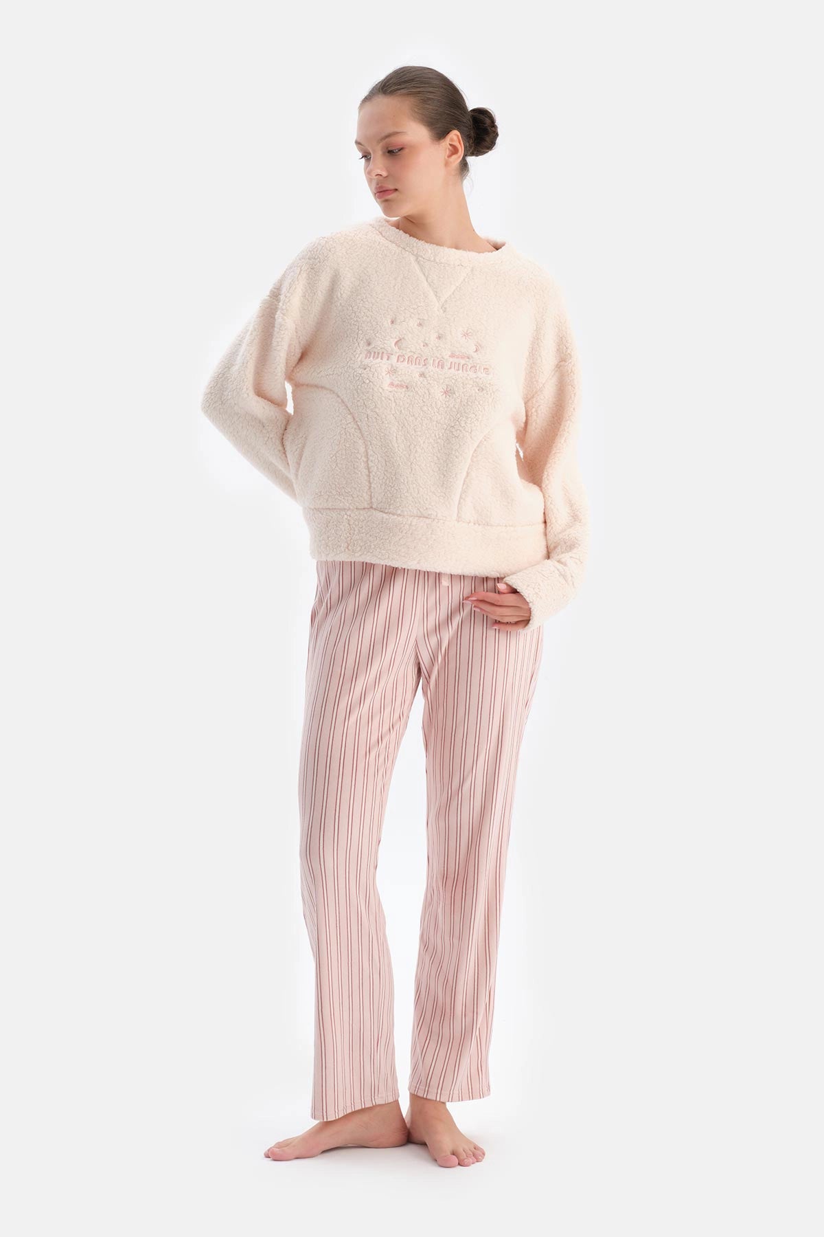 Ekru Nakışlı Polar Sweatshırtlü Pantolon Pijama Takımı