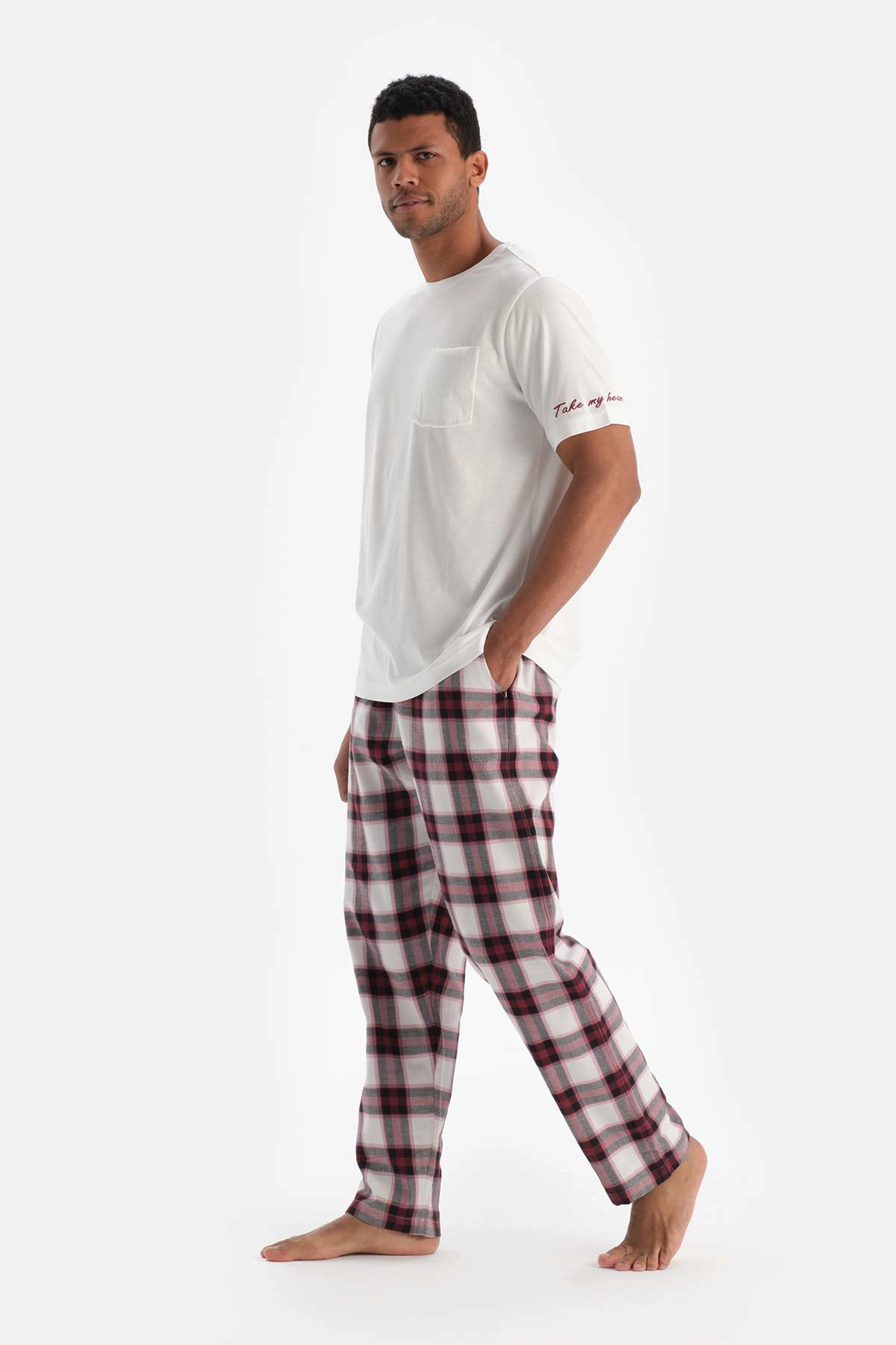 Ekru Nakış Detaylı Altı Dokuma Ekoseli Tişört Pantolon Pijama Takımı