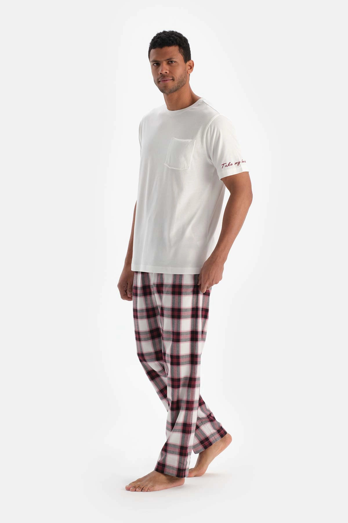 Ekru Nakış Detaylı Altı Dokuma Ekoseli Tişört Pantolon Pijama Takımı