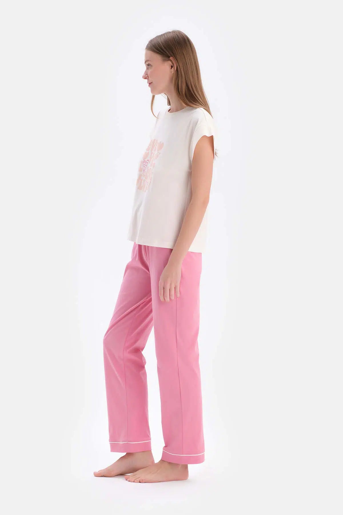 Ekru Kısa Kollu Parça Baskılı Tişört Pantolon Pijama Takımı