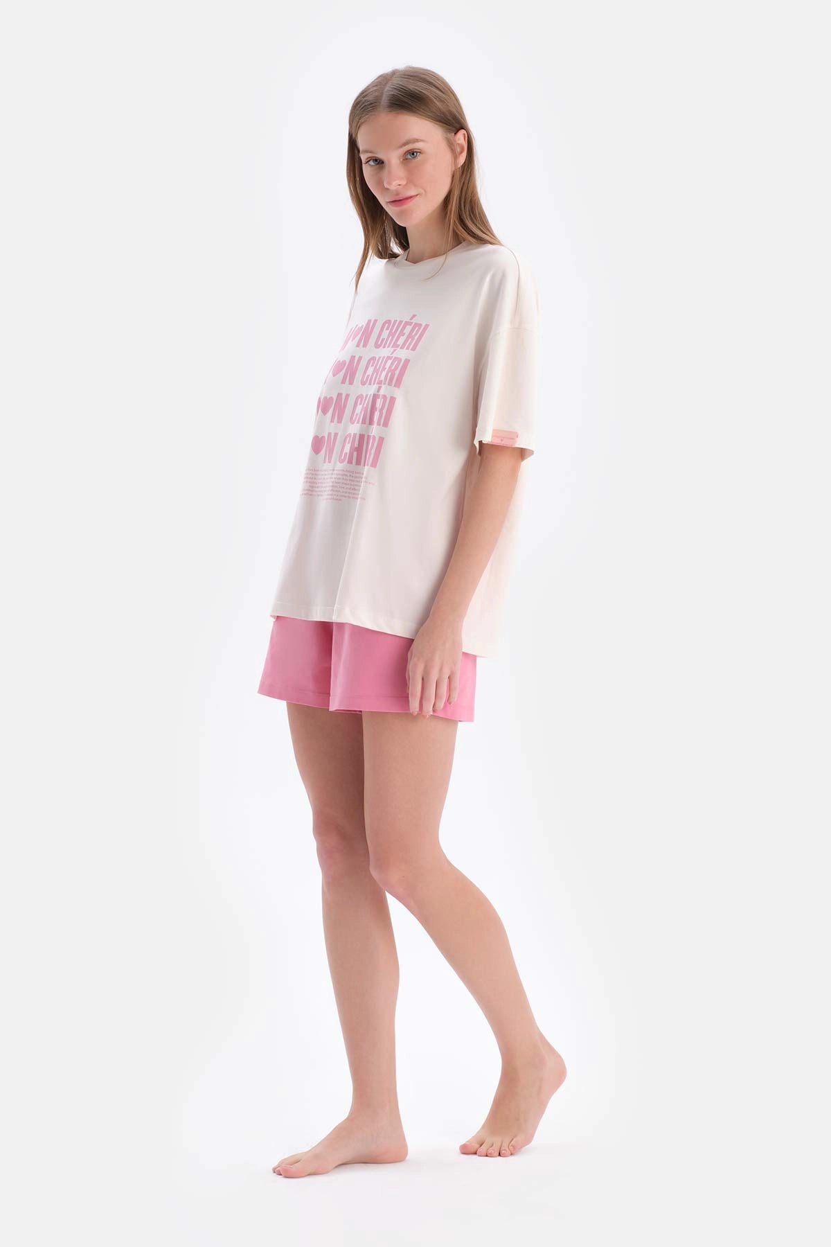 Ekru Kısa Kollu Parça Baskılı Süprem Tişört Şort Pijama Takımı