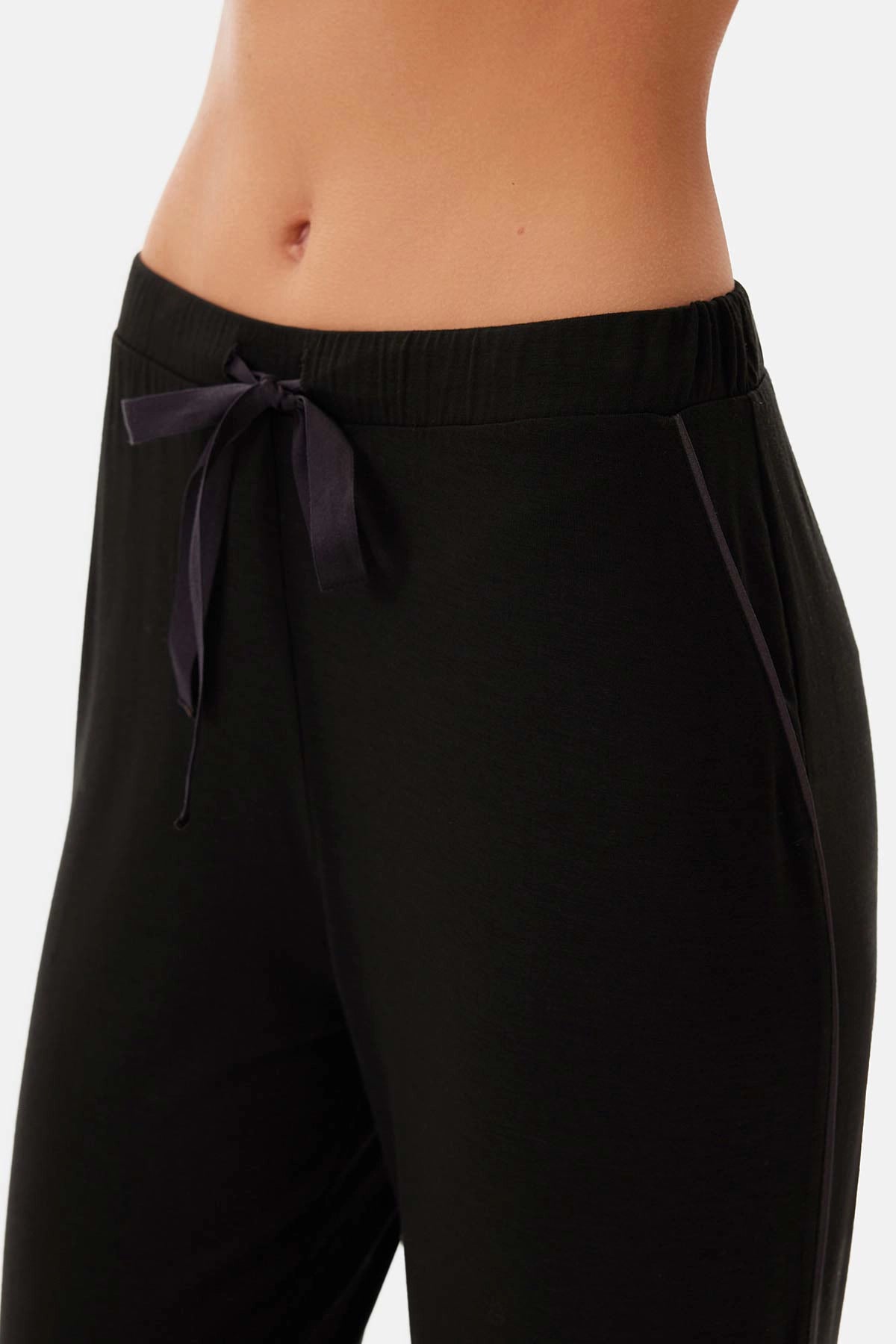 Siyah Gömlek Yaka Saten Biye Detaylı Pijama Takımı