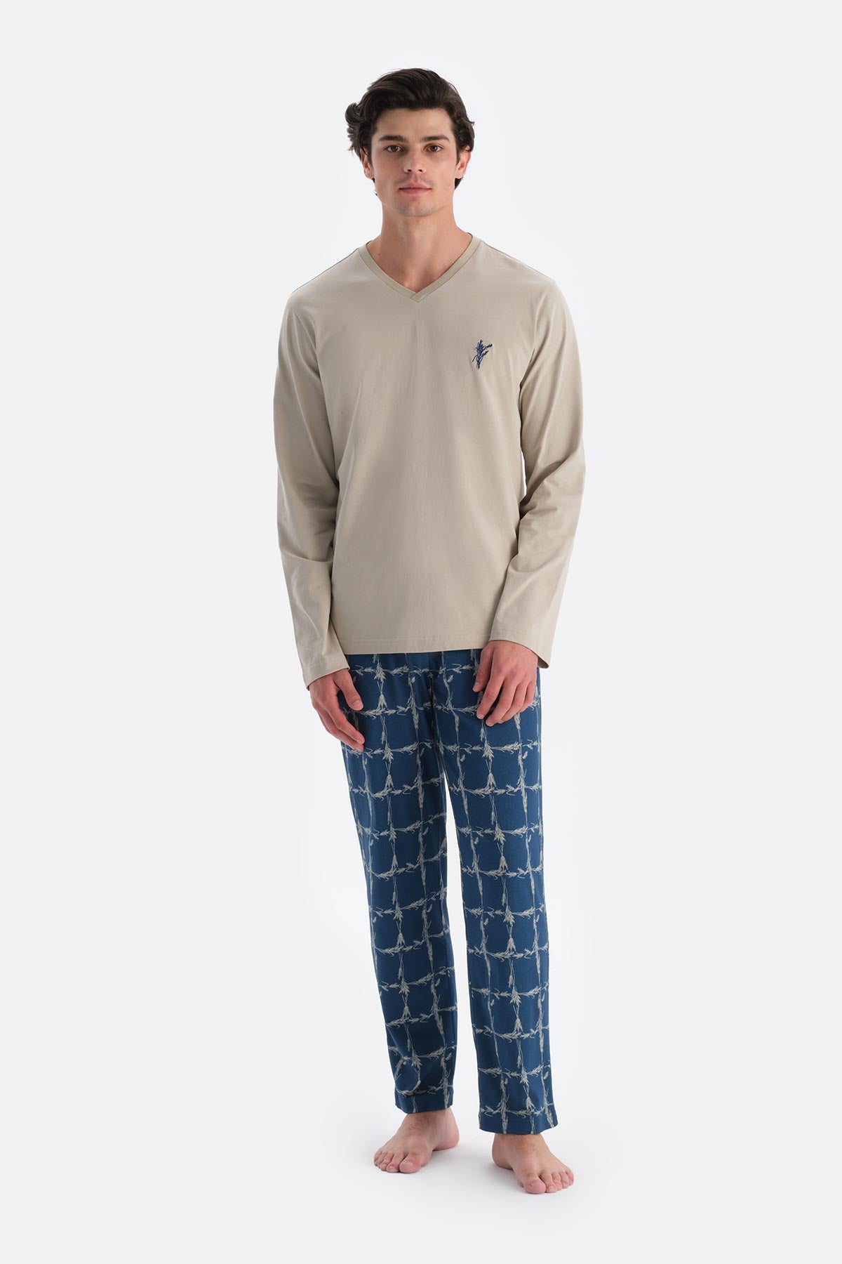 Gri V Yaka Baskı Detaylı Pantolon Pijama Takımı