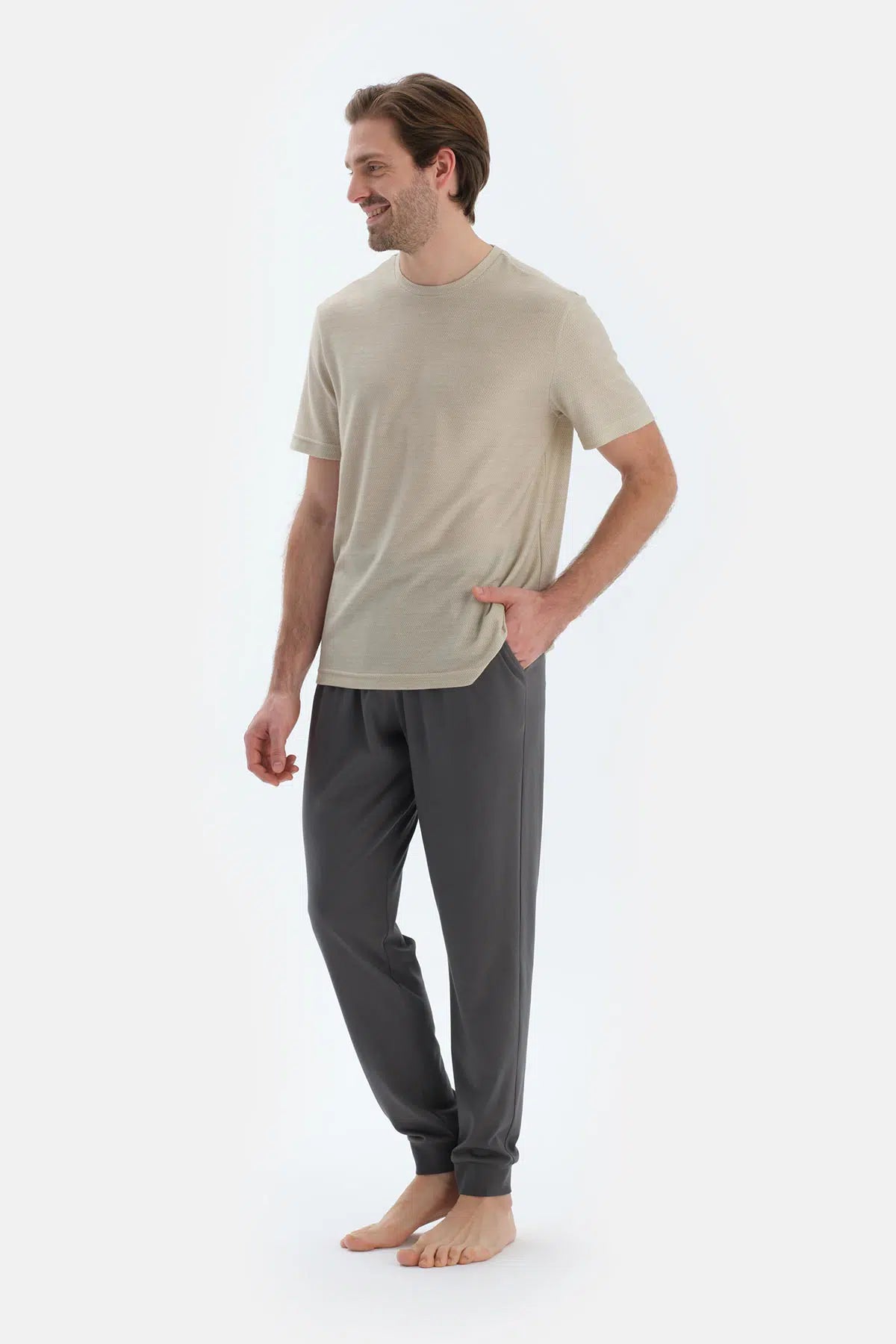 Ekru Kısa Kollu Dikiş Detaylı Tişört Pantolon Pijama Takımı