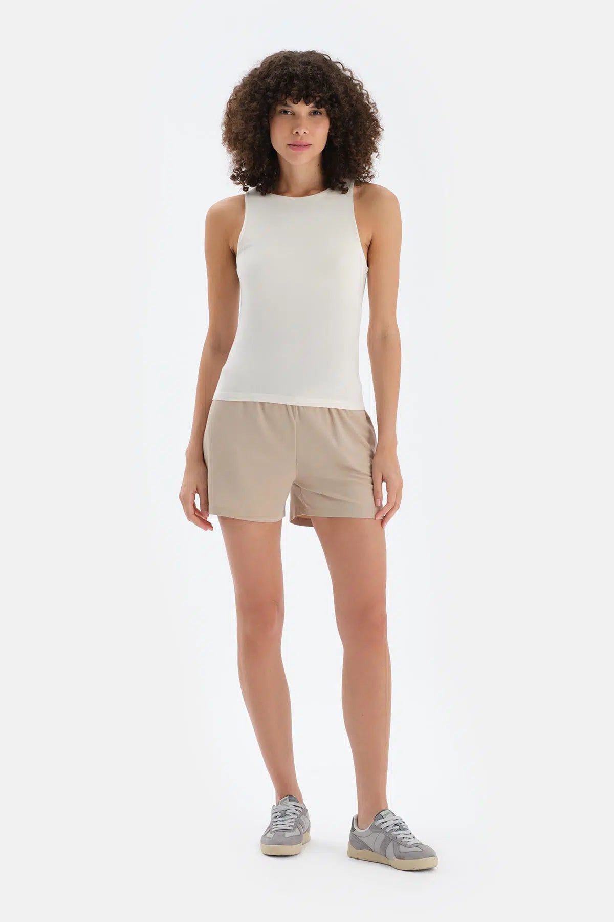 Ekru Halter Yaka Atlet