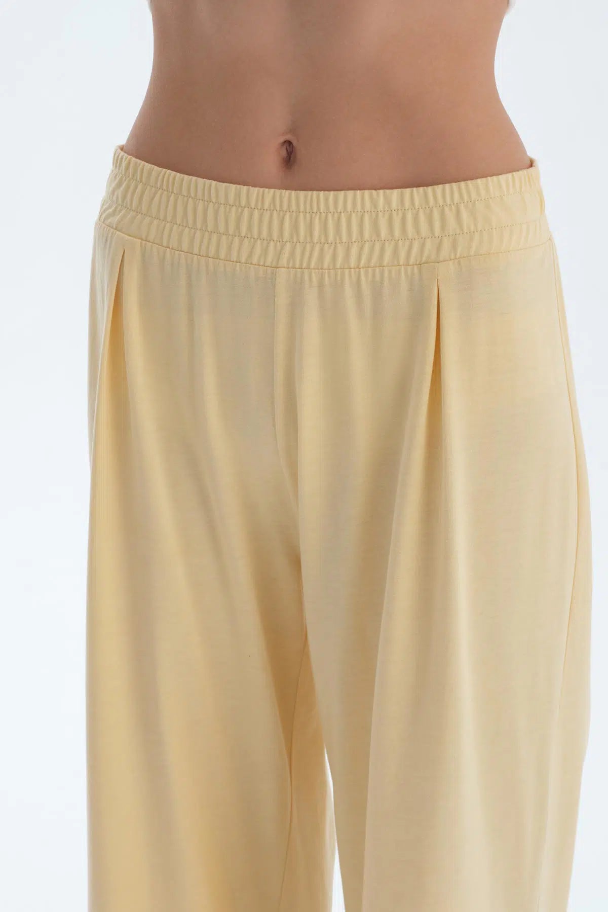 Ekru Dokuma Etiket Detaylı Tişört Pantolon Pijama Takımı
