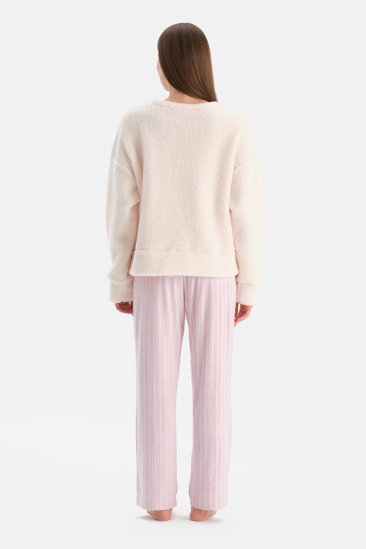 Ekru Nakışlı Polar Tişört Pantolon Pijama Takımı