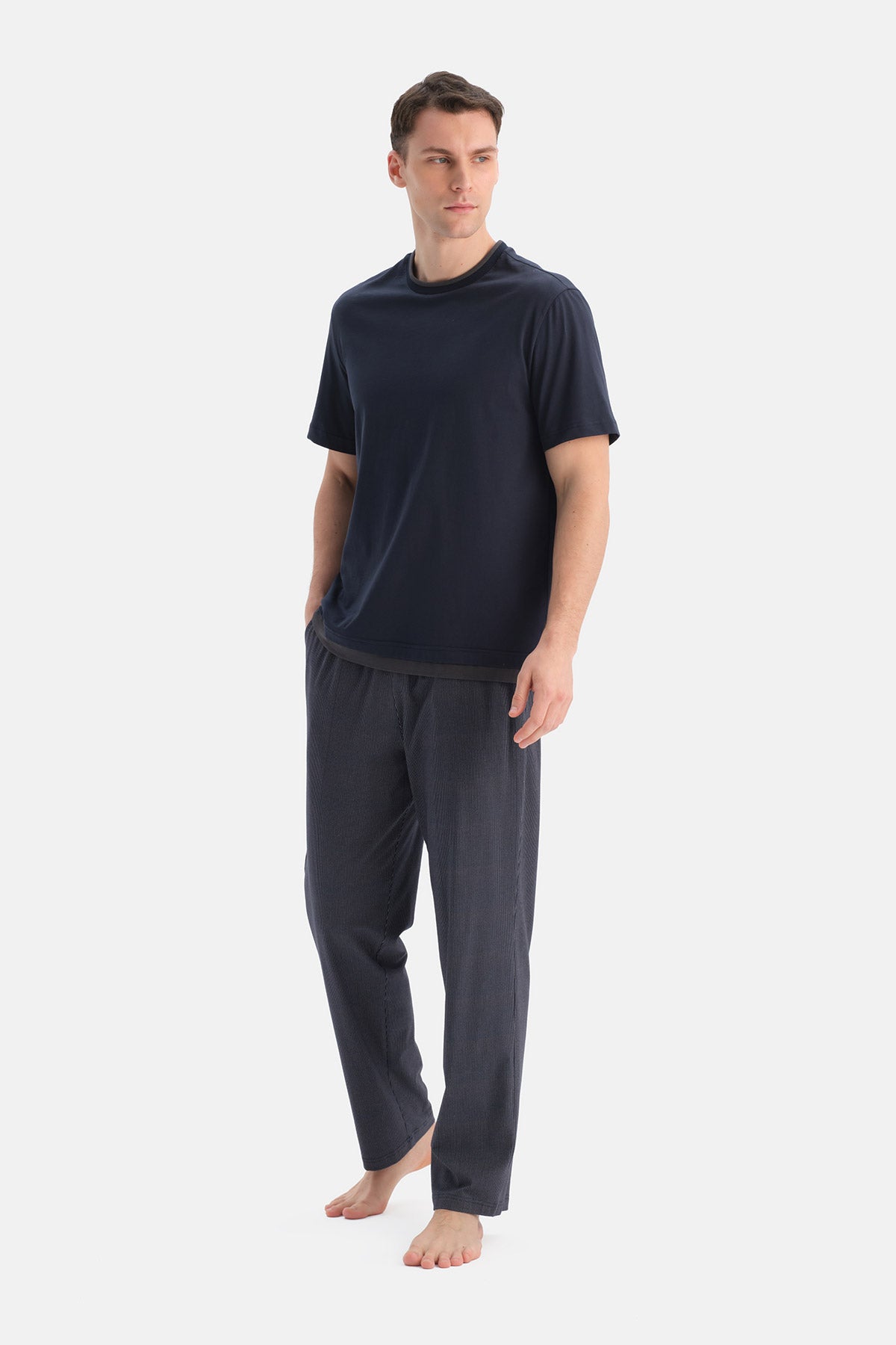 KISA KOLLU TİŞÖRT PANTOLON TAKIM