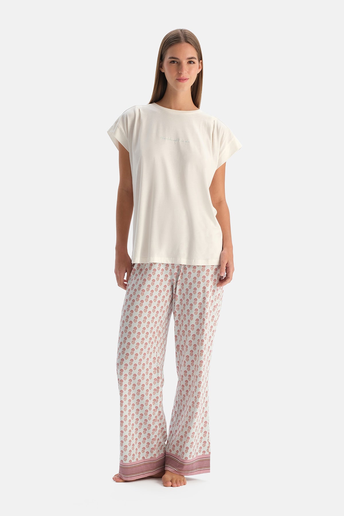 Ekru Pile Detaylı Tişört Pantolon Pijama Takımı