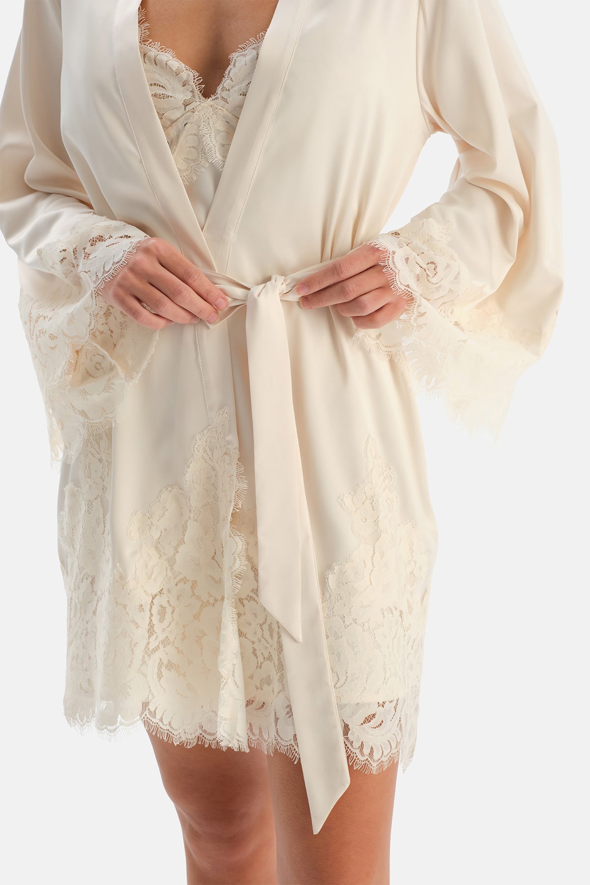 Kırık Beyaz Saten Bride Dantelli Sabahlık