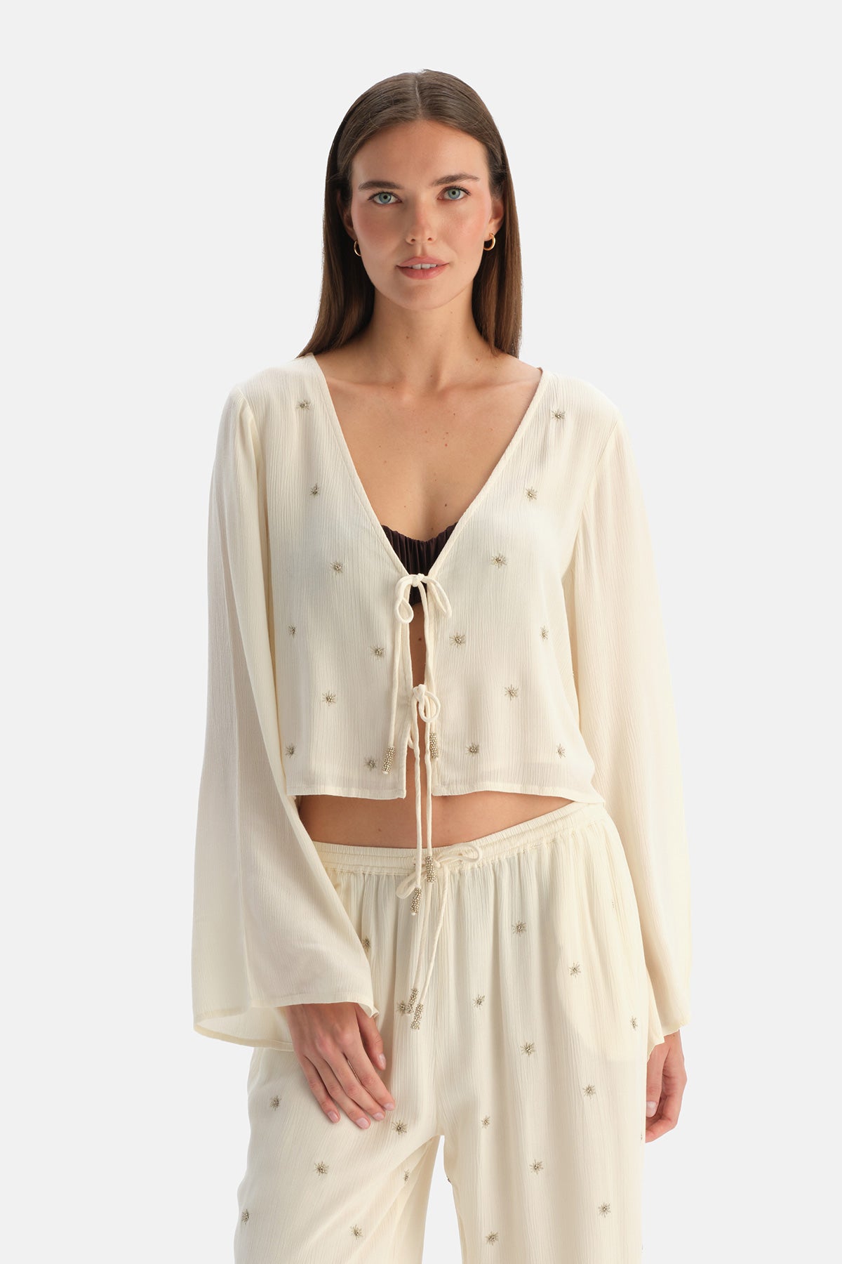 Bej Önden Bağlamalı Gömlek