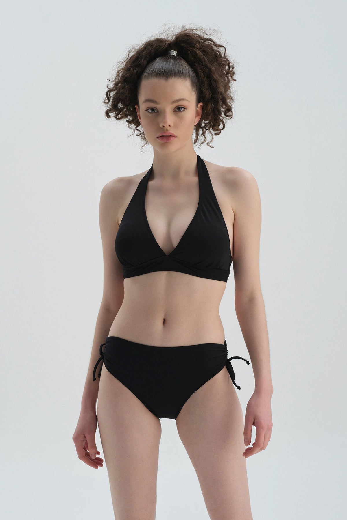 Siyah Toparlayıcı Üçgen Geniş Bikini Üst