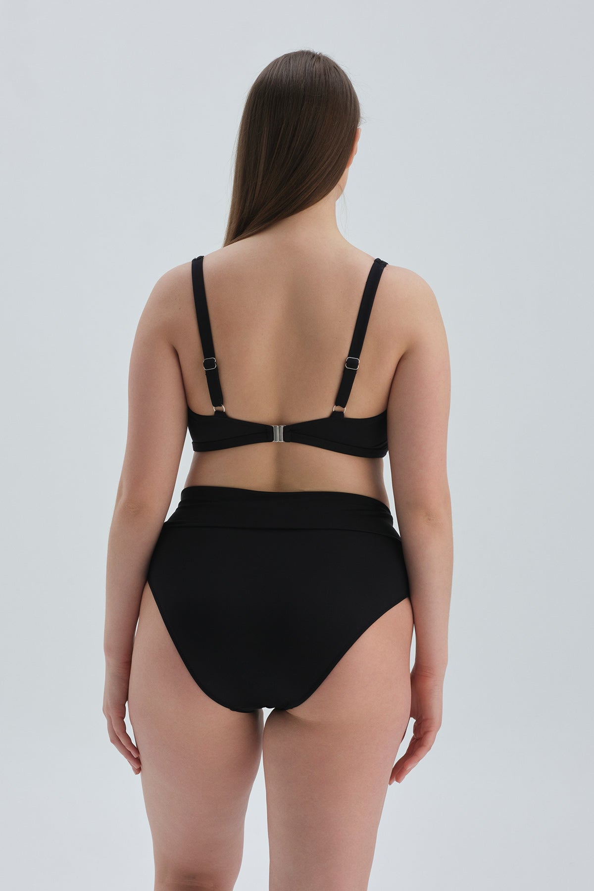 Siyah Kaplı Toparlayıcı Drapeli Bikini Üst