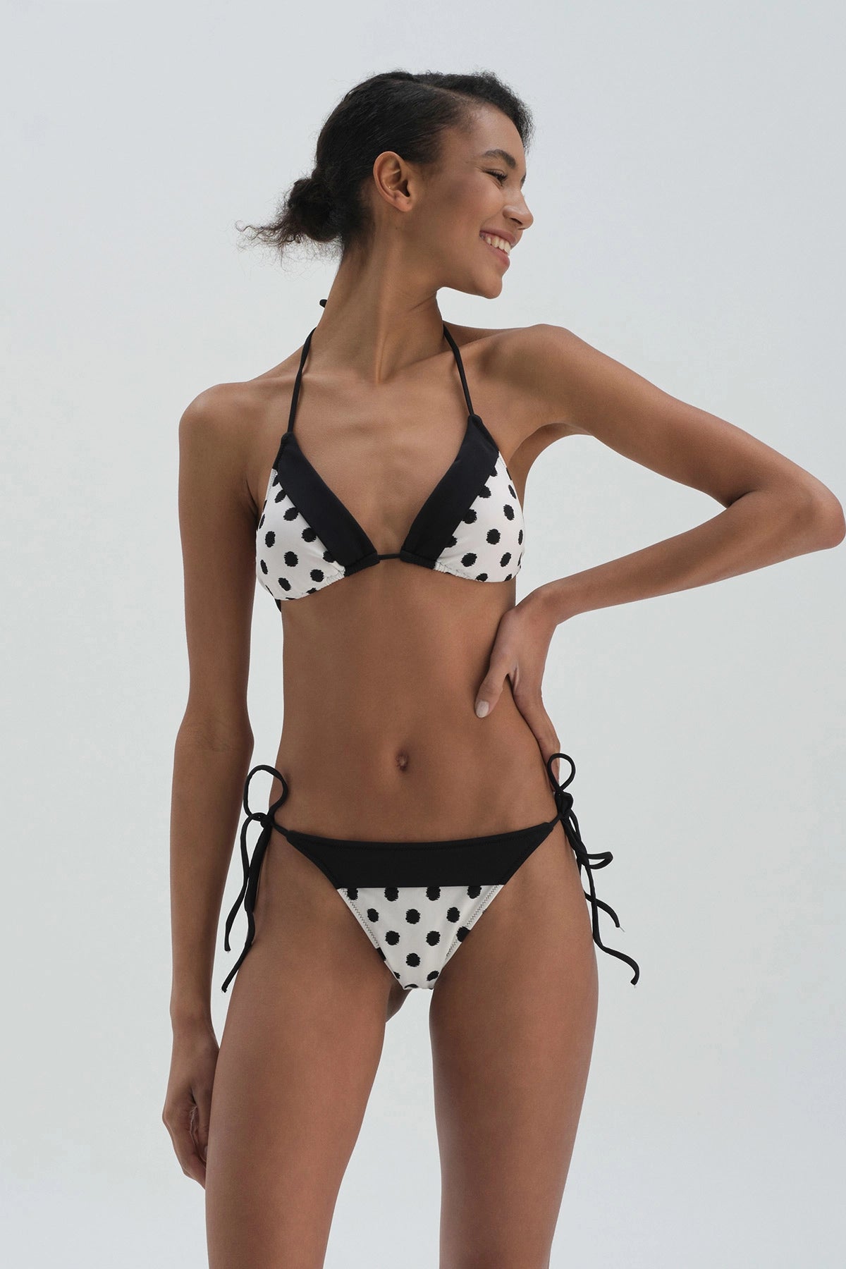 Siyah Beyaz Spagetti Bikini Alt