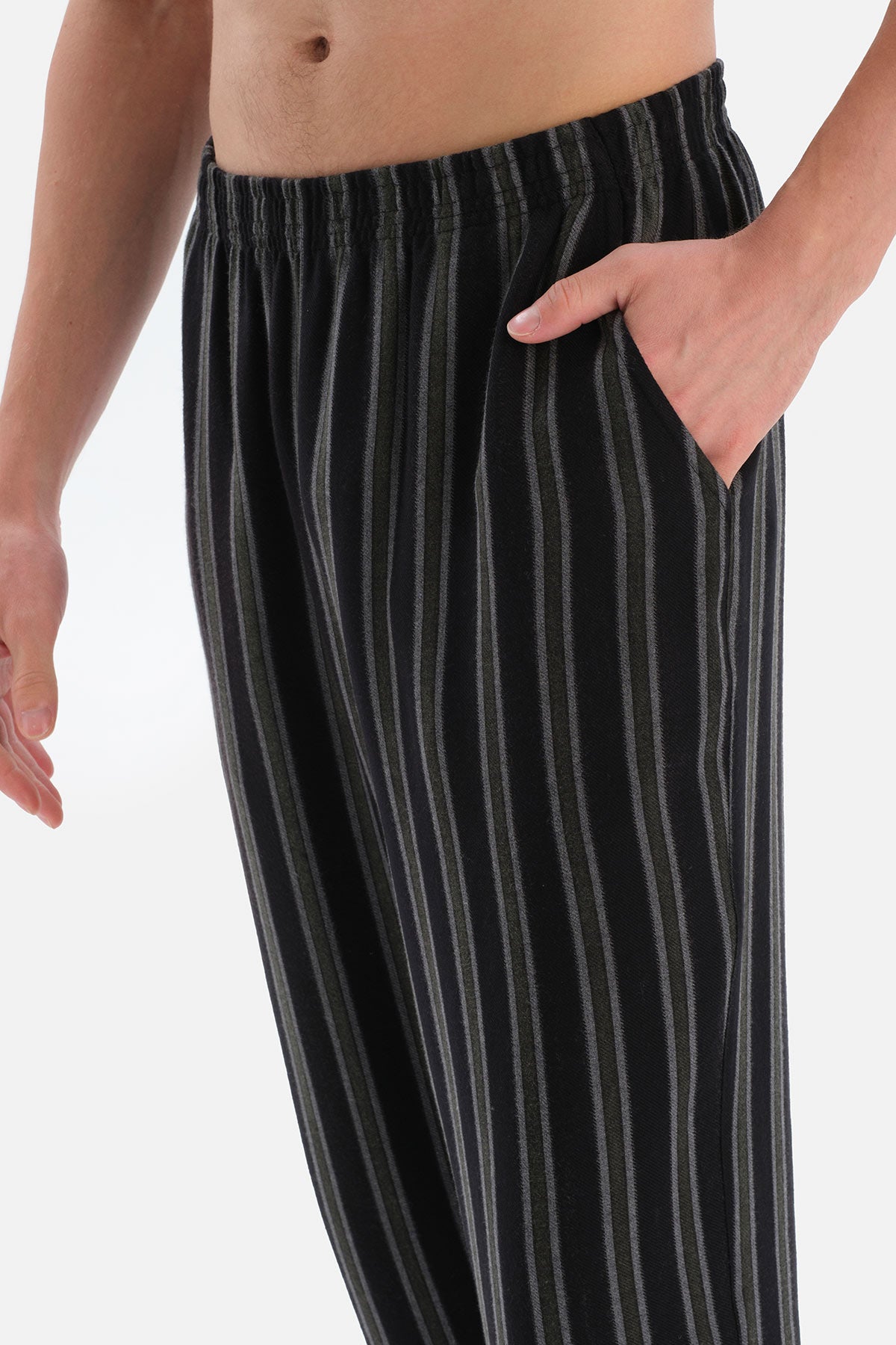 Siyah Çizgili Uzun Kol Ceket Yaka Pijama Takımı