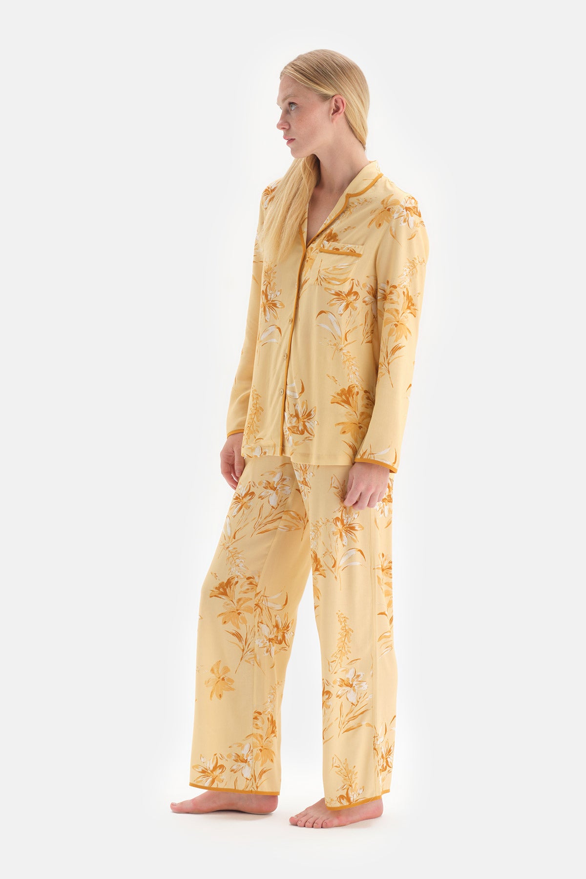 Sarı Çiçek Desenli Ceket Yaka Pijama Takımı