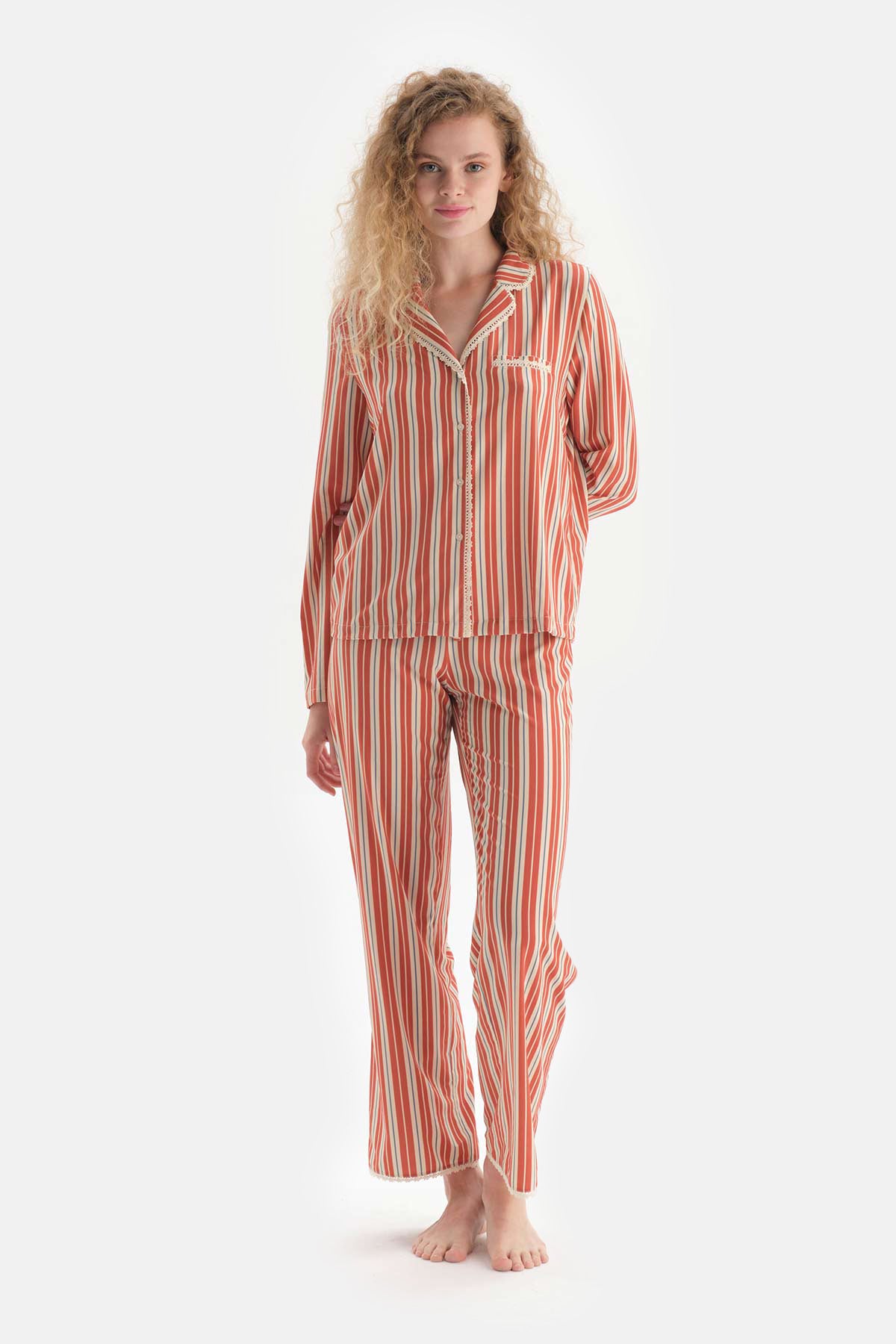 Kiremit Çizgili Ceket Yaka Saten Pijama Takımı