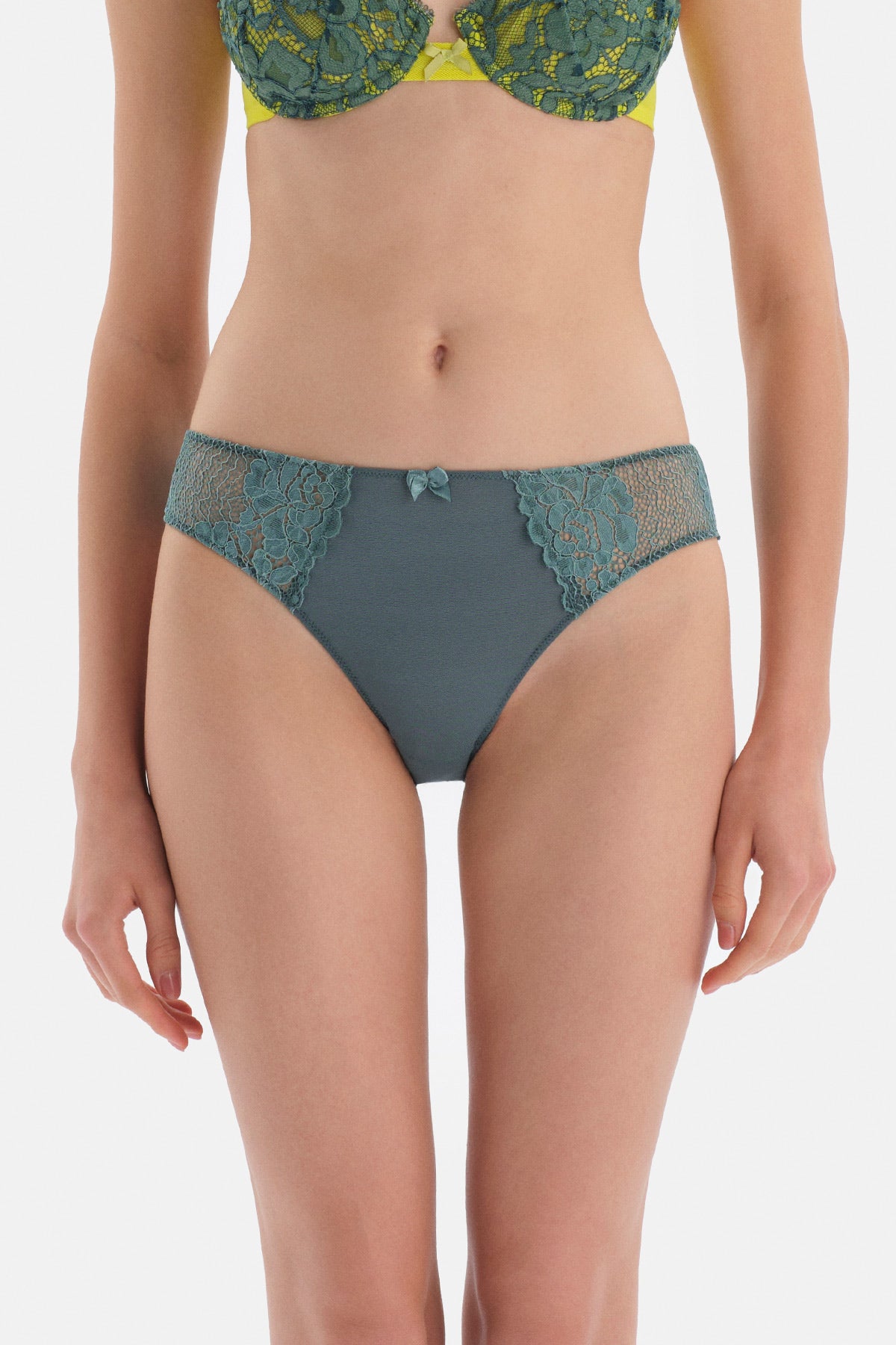 Yeşil Dantel Detaylı Mikro Slip