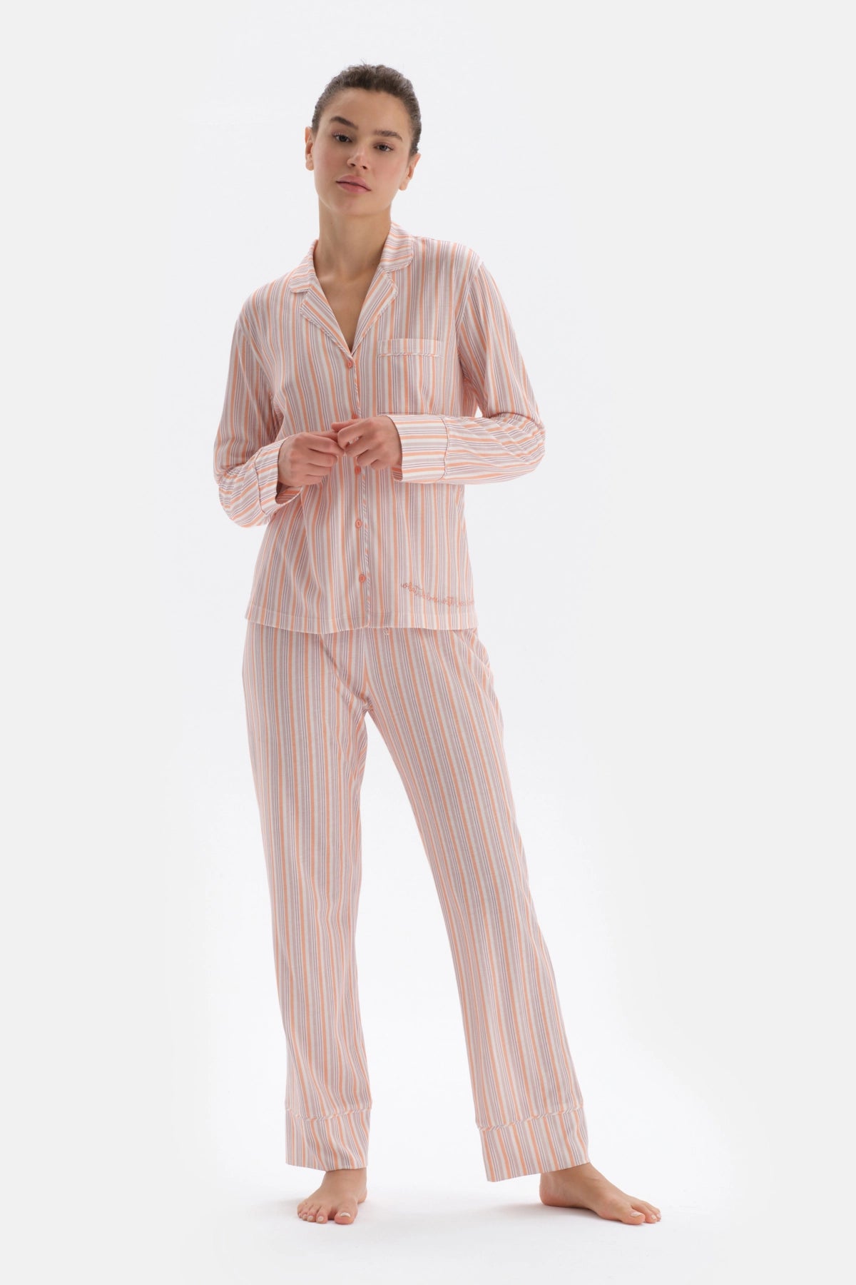Multicolor Metraj Çizgi Baskılı Nakış Detaylı Gömlek Pantolon Pijama Takımı