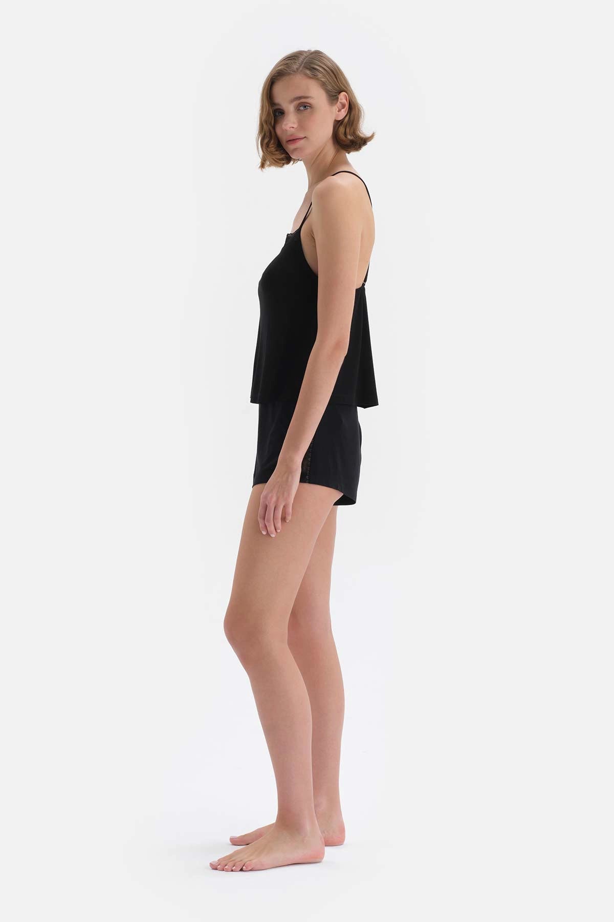 Siyah Çapraz Askılı Viskon Şortlu Pijama Takımı