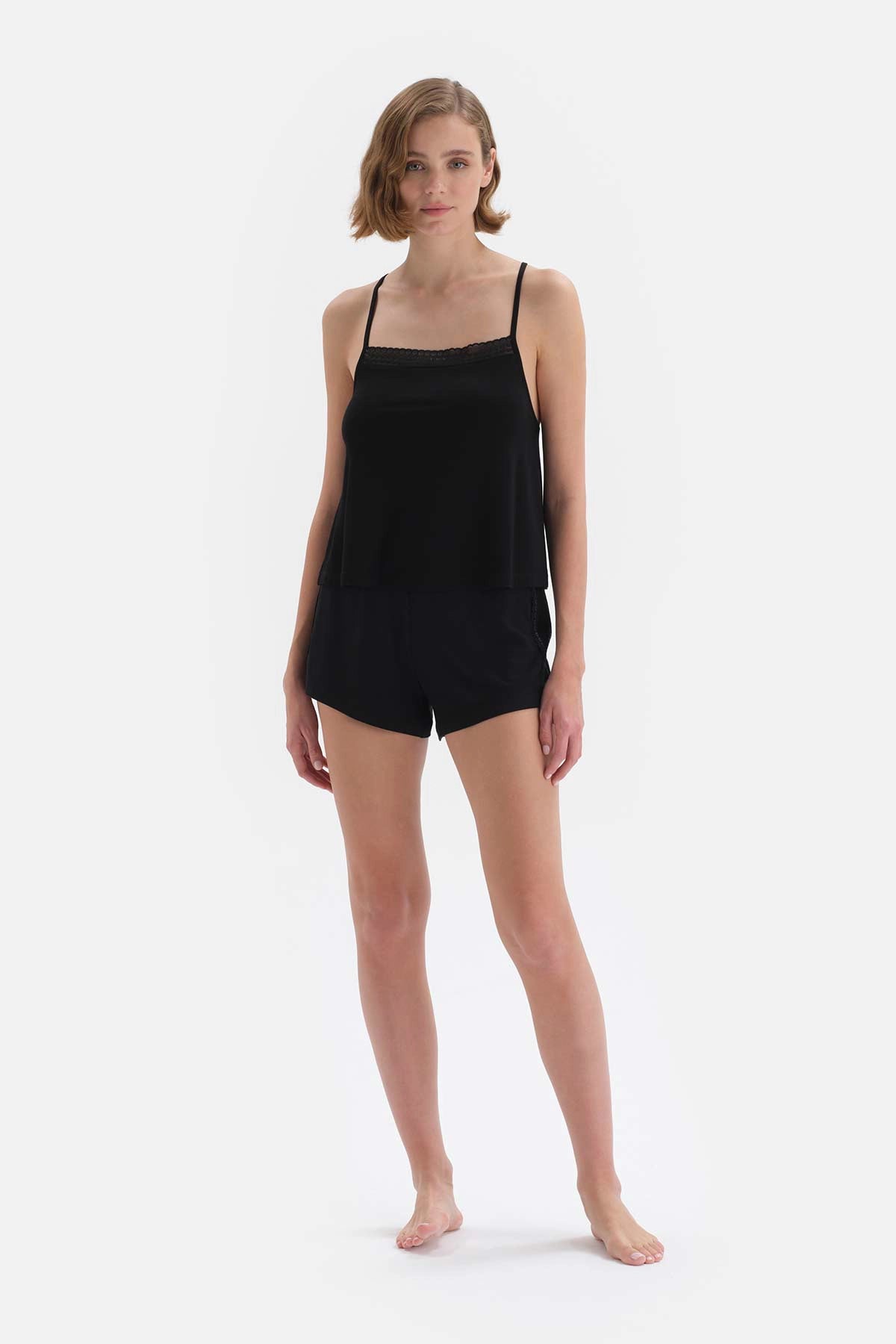 Siyah Çapraz Askılı Viskon Şortlu Pijama Takımı