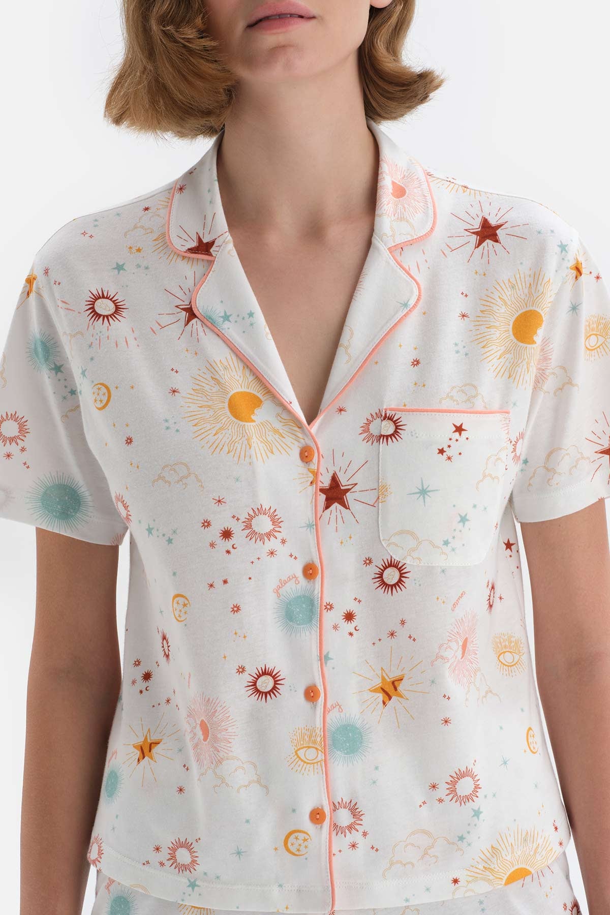 Kırık Beyaz Metraj Desenli Pamuklu Şortlu Pijama Takımı
