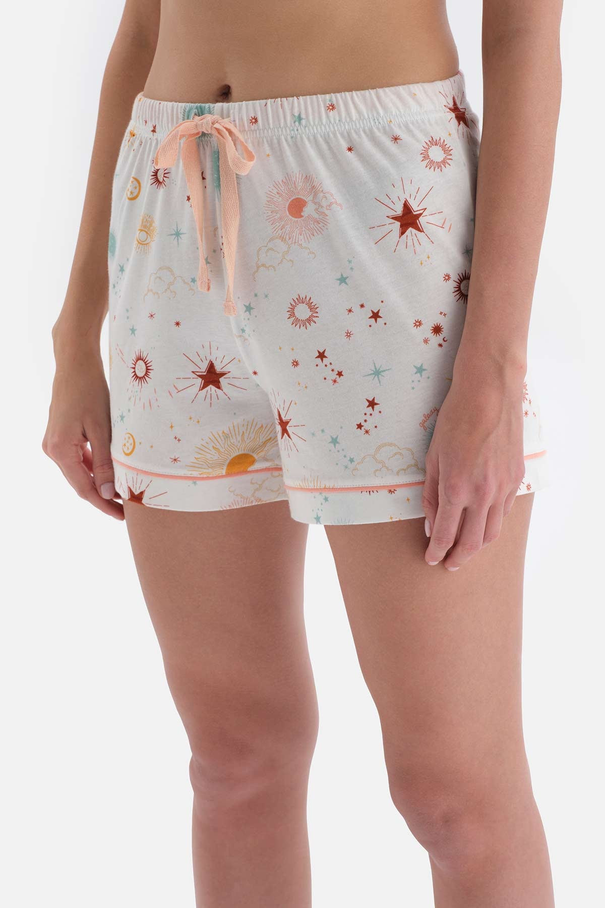 Kırık Beyaz Metraj Desenli Pamuklu Şortlu Pijama Takımı