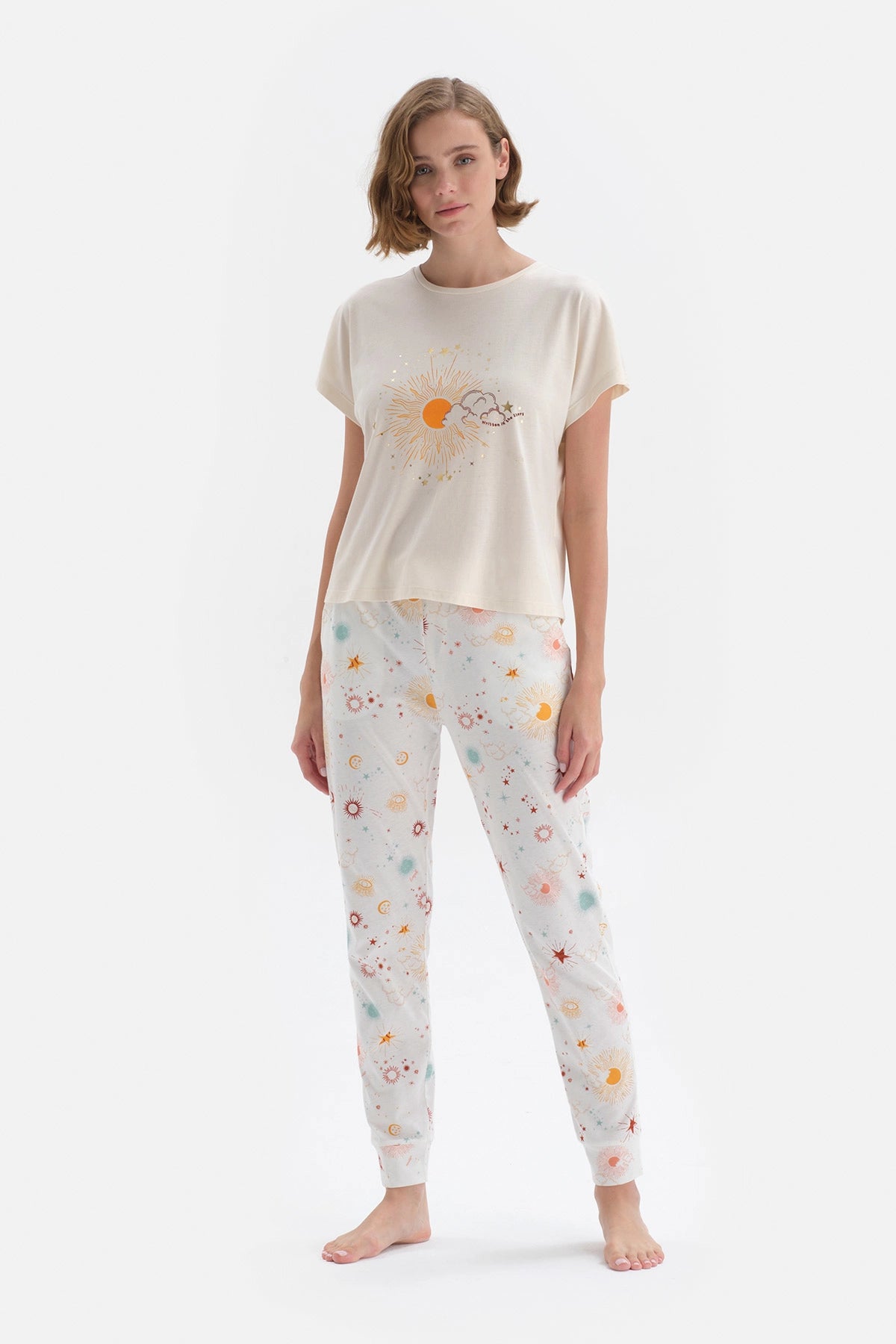 Kırık Beyaz Desenli Kısa Kollu Jogger Pamuklu Pijama Takımı