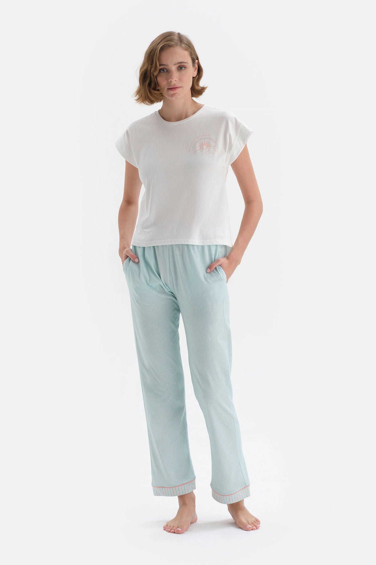Kırık Beyaz Çizgili Kısa Kol Bisiklet Yaka Pamuklu Pijama Takımı