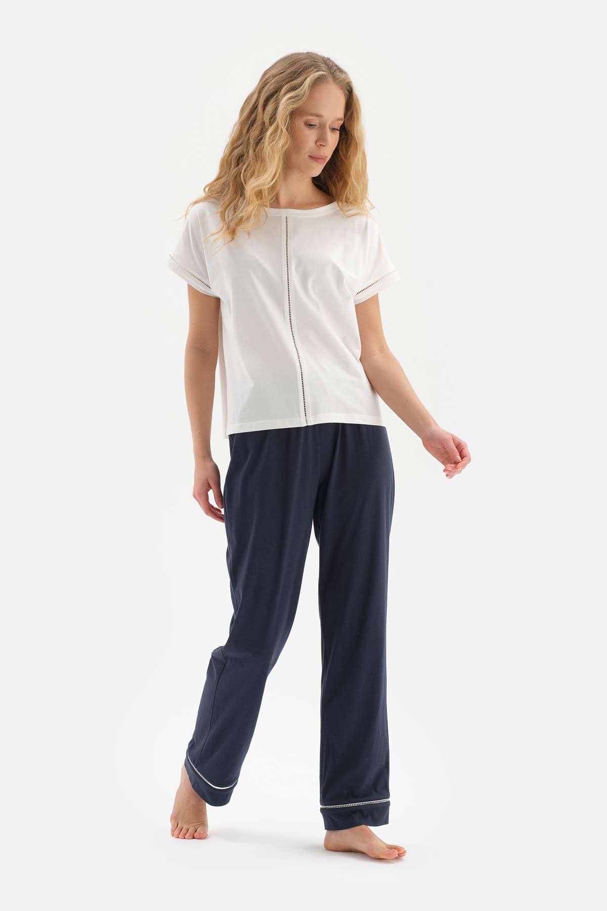 Beyaz Merdiven Biye Detaylı Kayık Yaka Örme Pijama Takımı