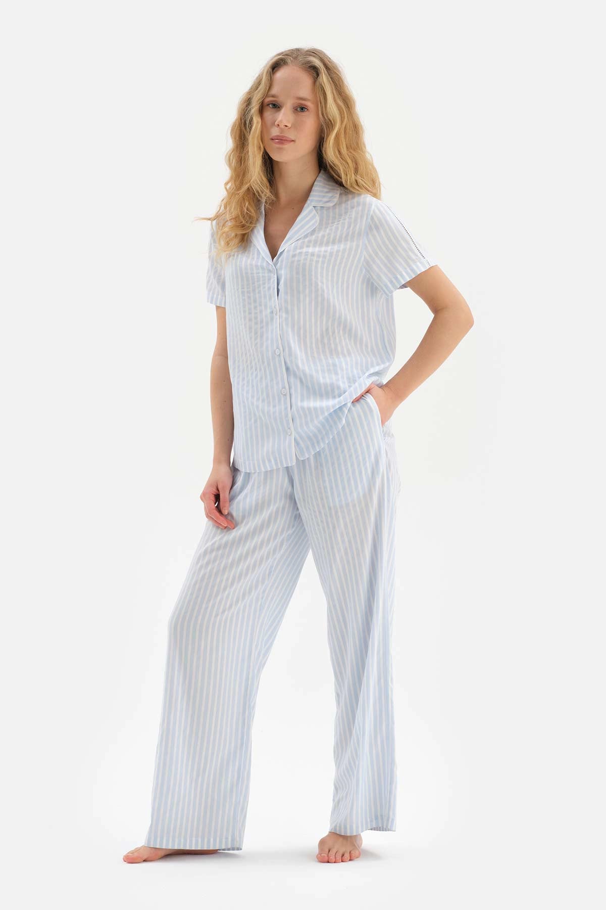 Açıkmavi Çizgili Biye Detaylı Viskon Pijama Takımı