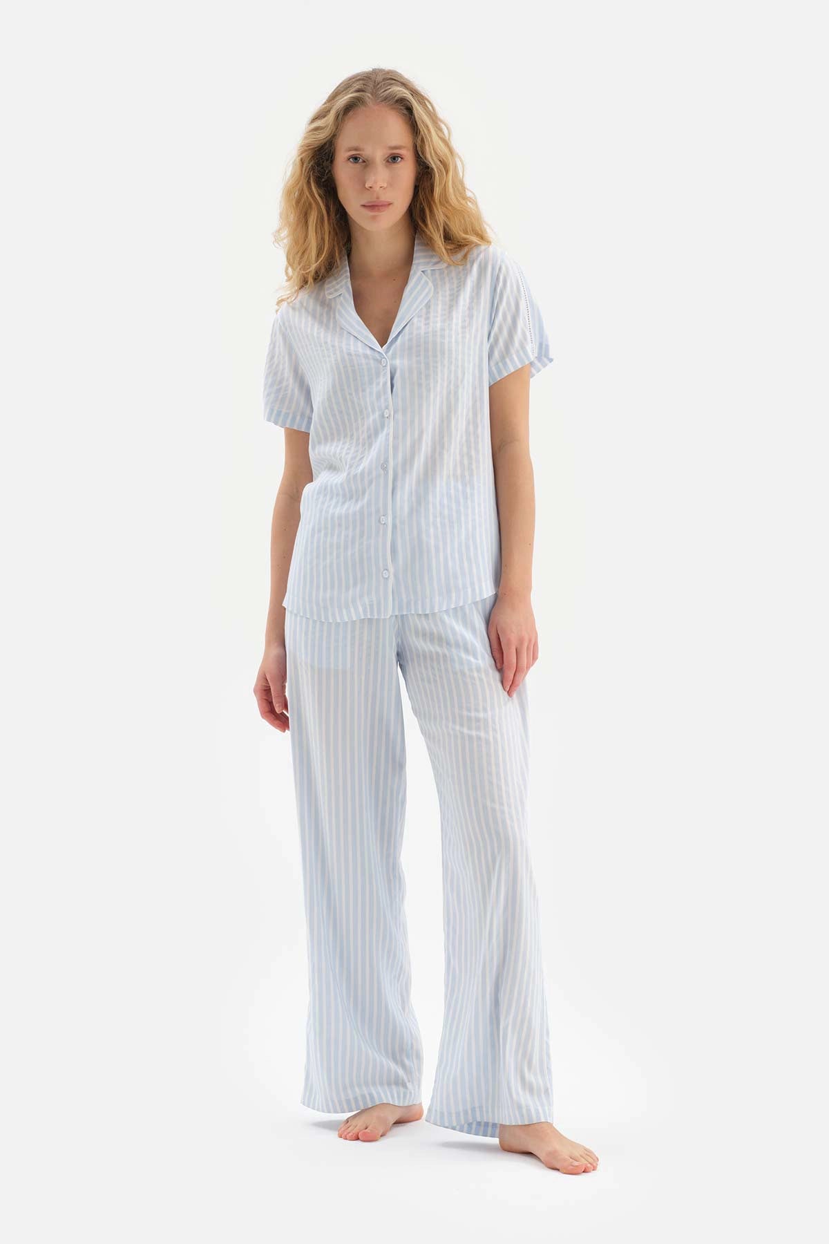 Açıkmavi Çizgili Biye Detaylı Viskon Pijama Takımı