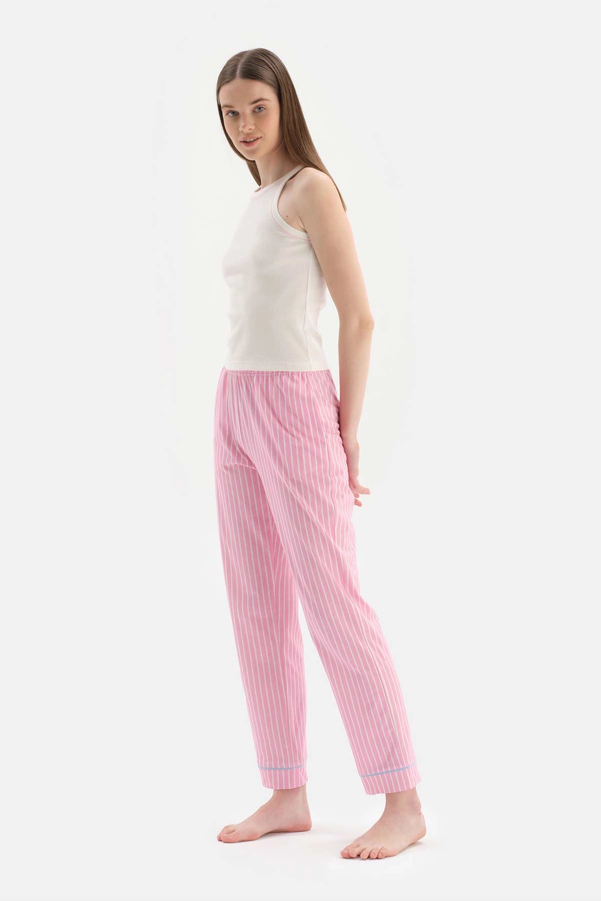 Beyaz Bisiklet Yaka Kolsuz Pamuklu Pijama Takımı